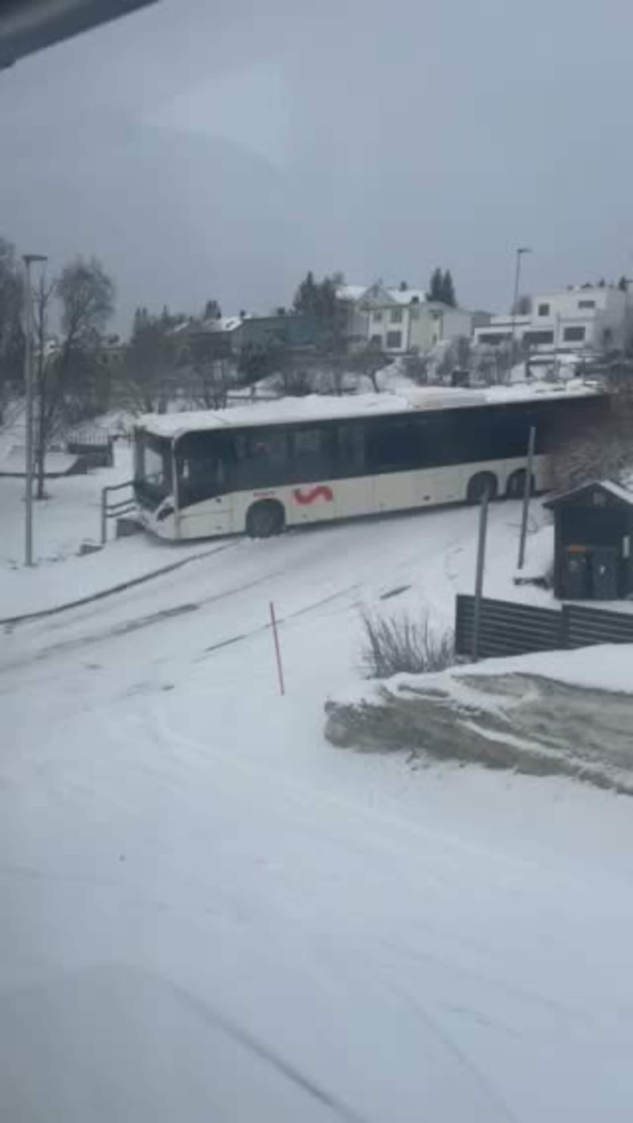 Nær en busskollisjon