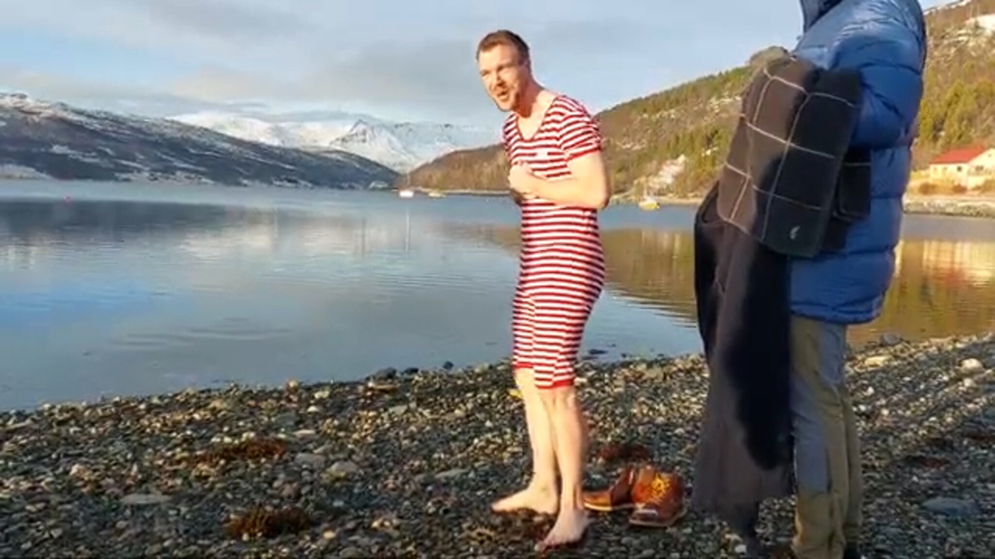 Orføreren tapte - her løper han i havet