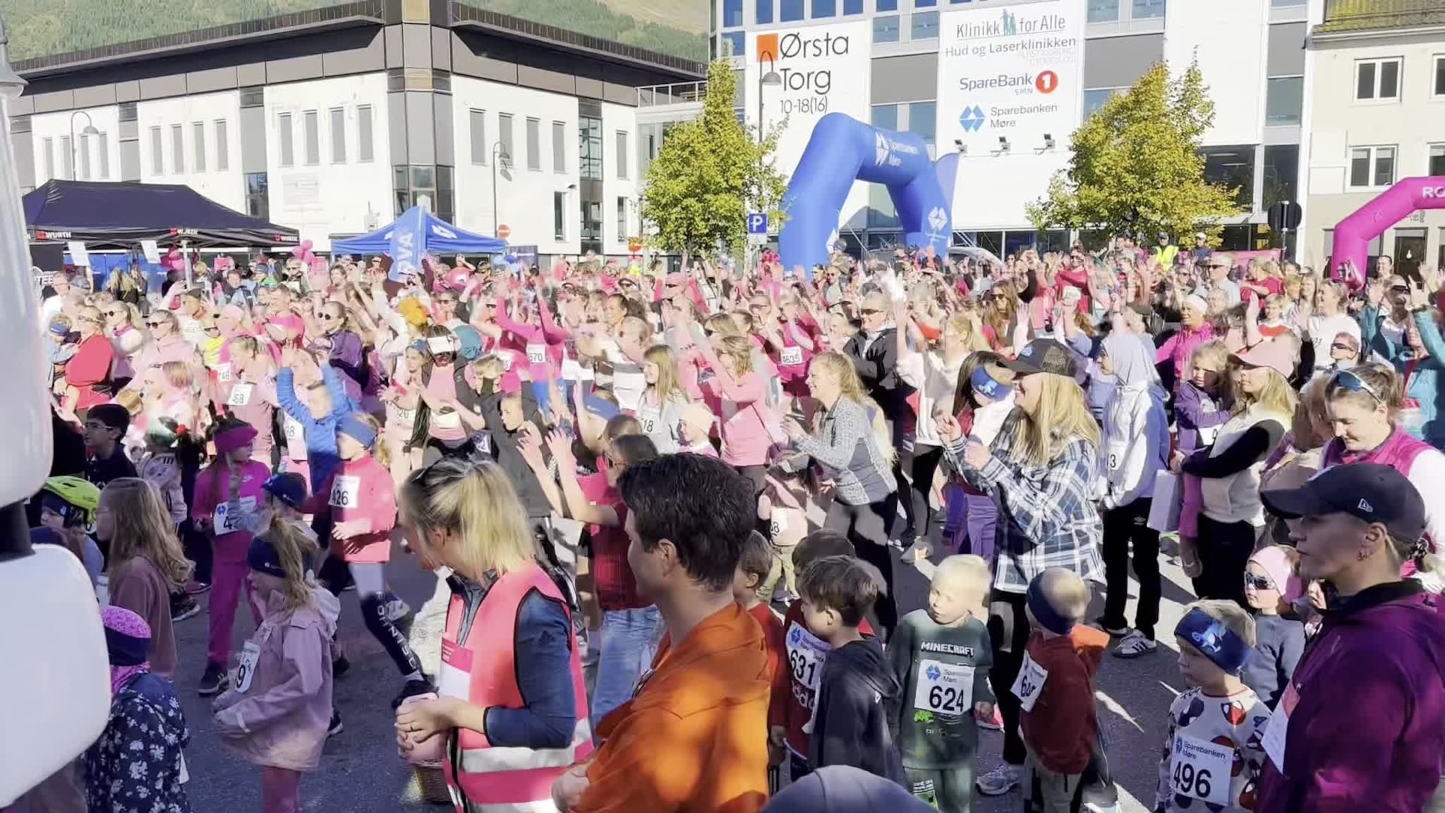 Ørsta vart farga rosa