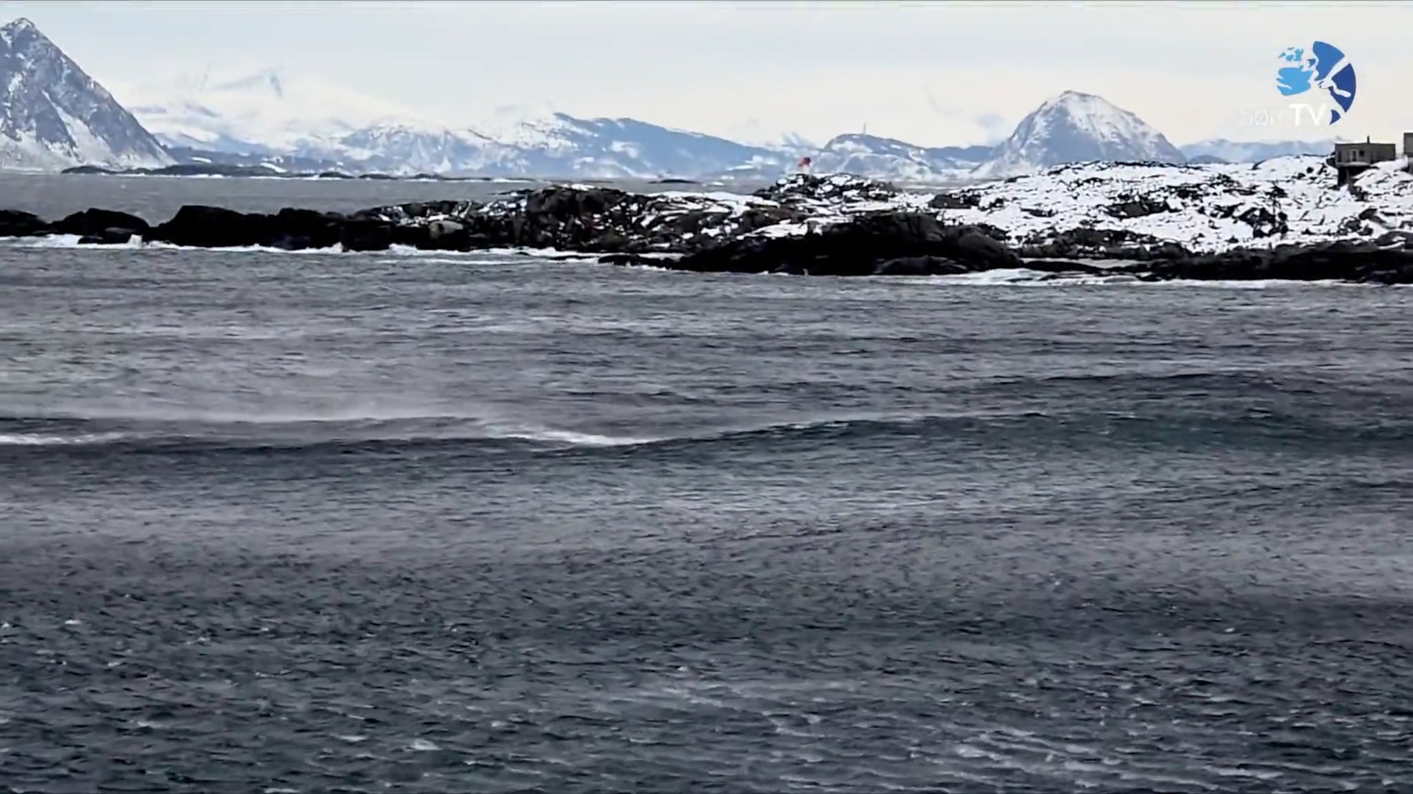 Vind og bølgjer i Goksøyrvika