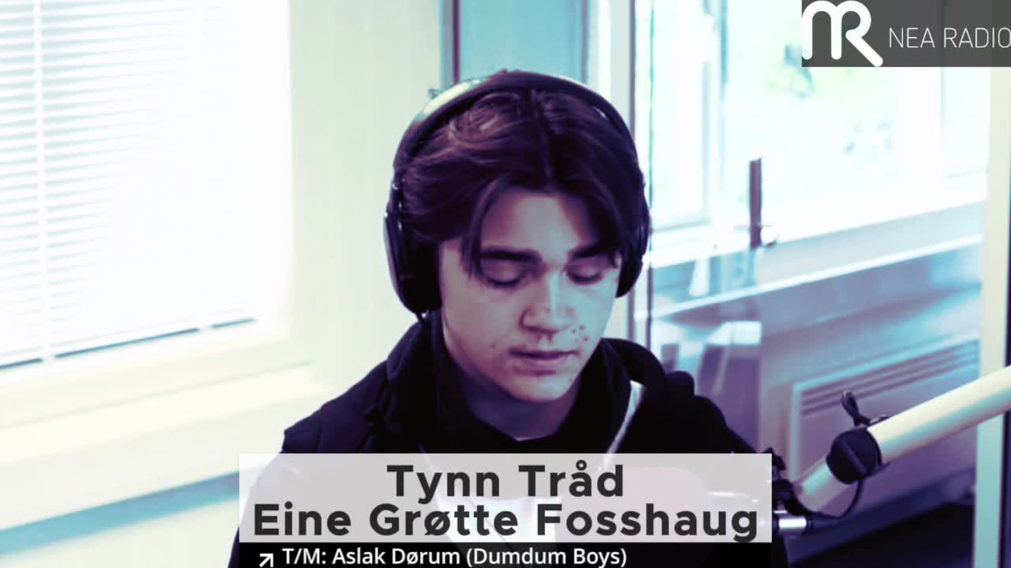 Eine Grøtte Fosshaug synger musikalversjonen av "Tynn Tråd"