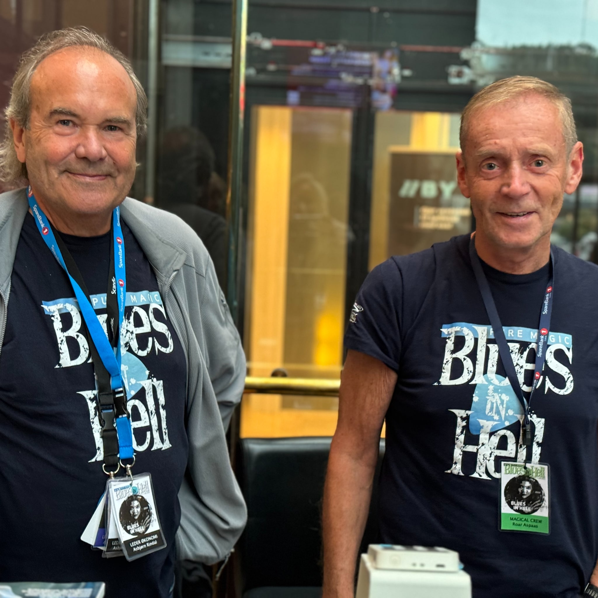 Roar Aspaaas og Asbjørn Rindal er frivillige på Blues in Hell