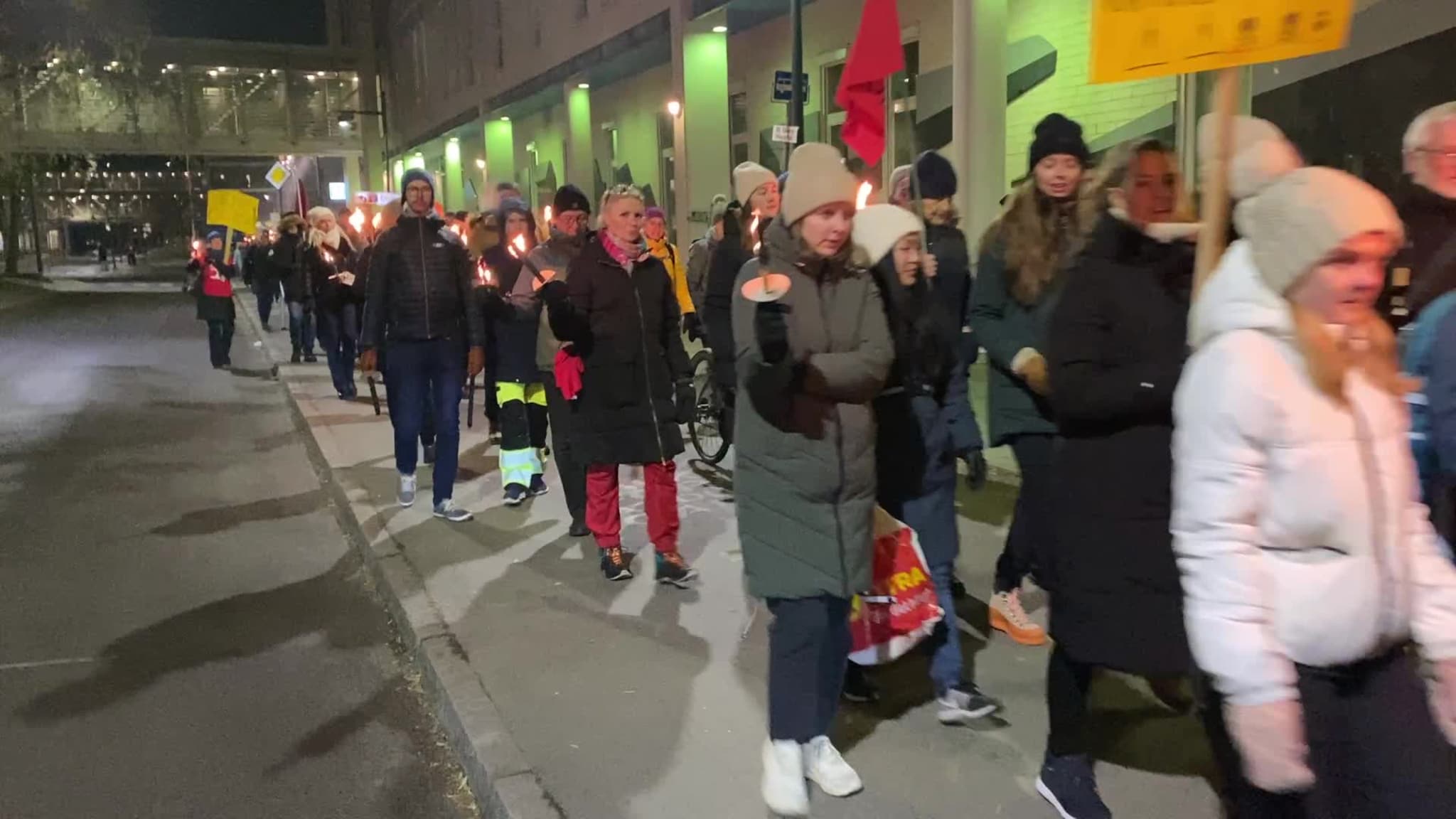 Fakkeltog mot Helseplattformen