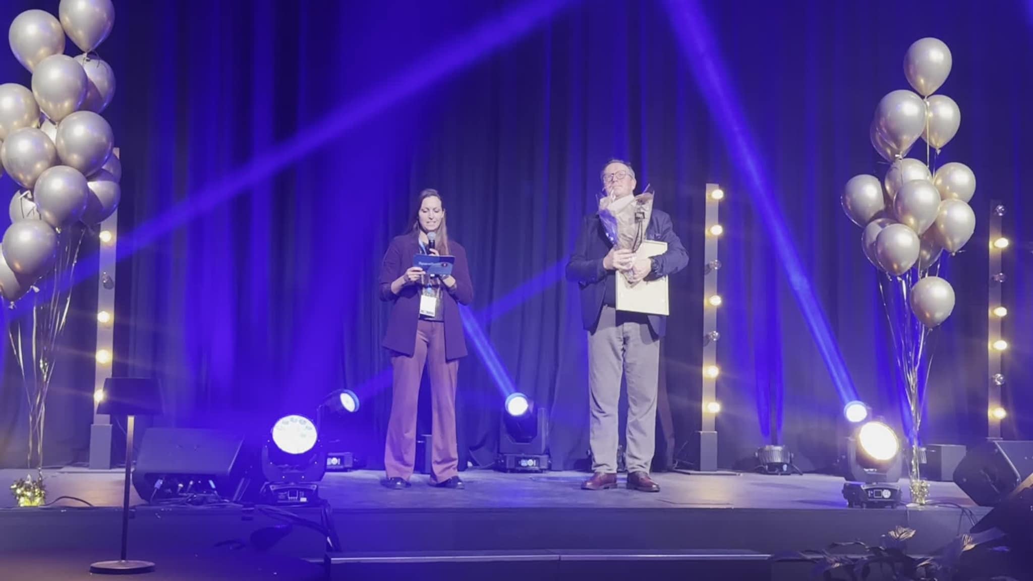 Her mottar B. Langseth hedersprisen