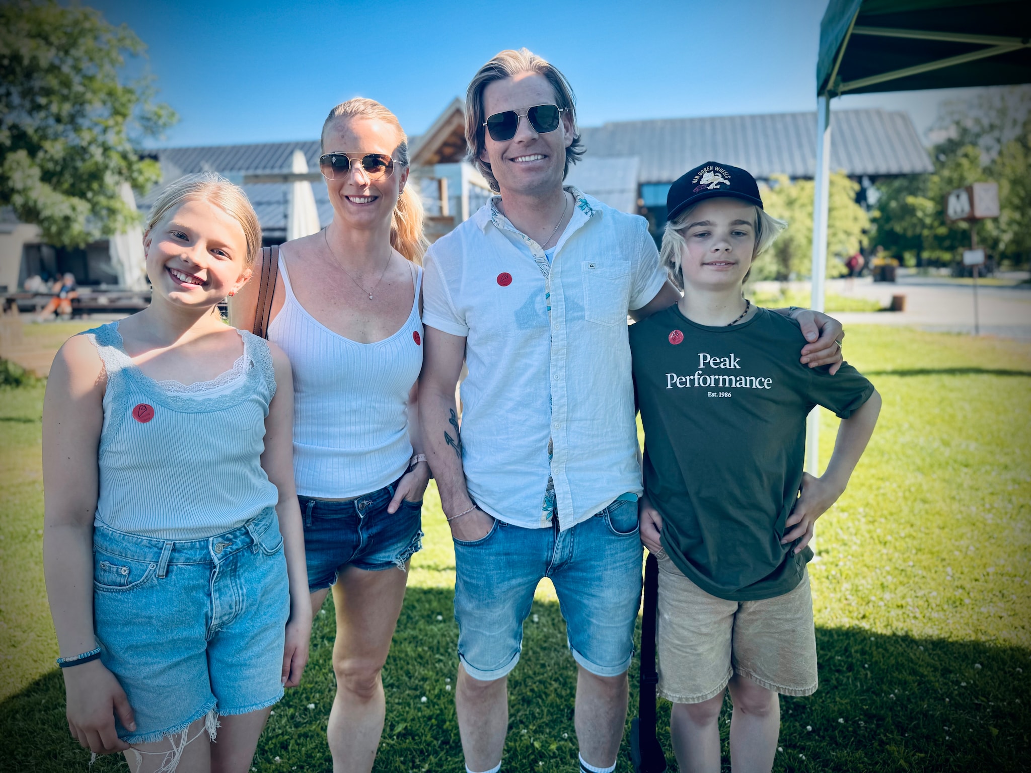 Denne familien tilbringer sommeren på hjul - i skateparker