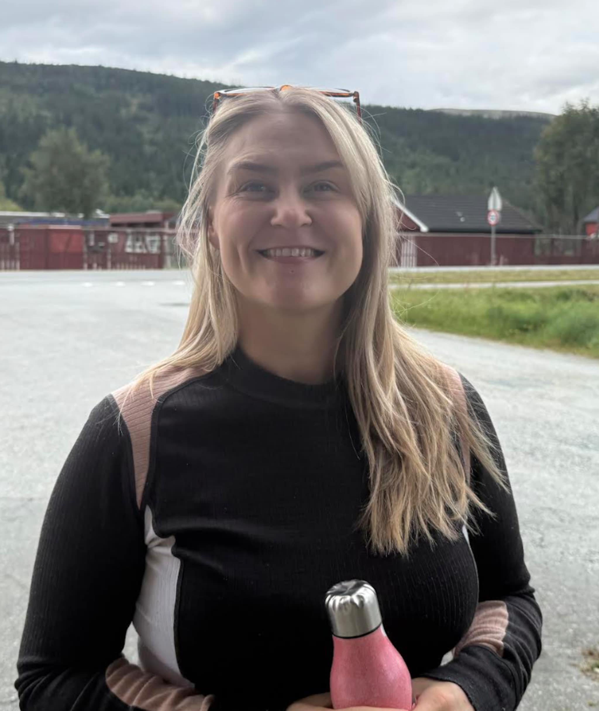 Sara startet Facebook-aksjon – nå får bygda matkasser levert