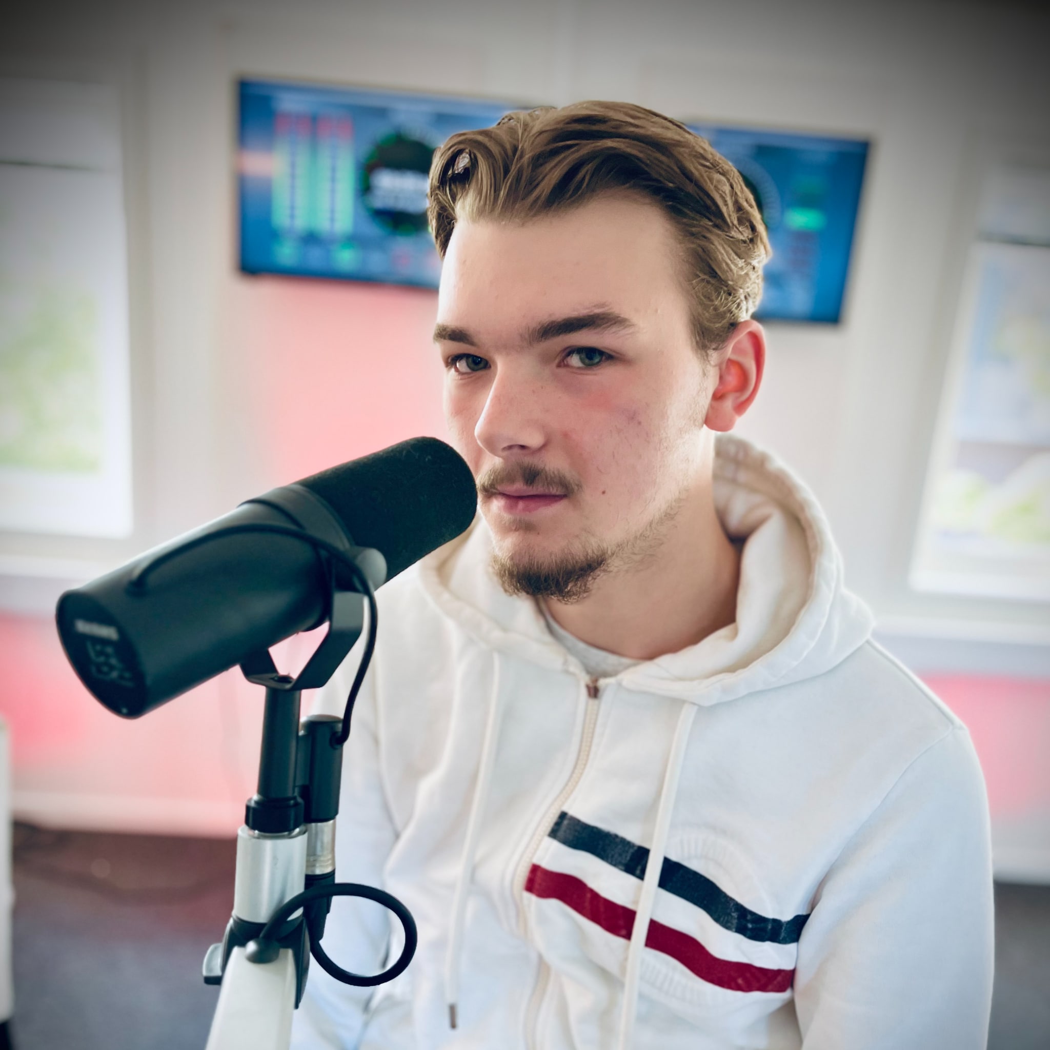 Unge Leistad varmer opp for Åge med dansere og egen RBK skjorte