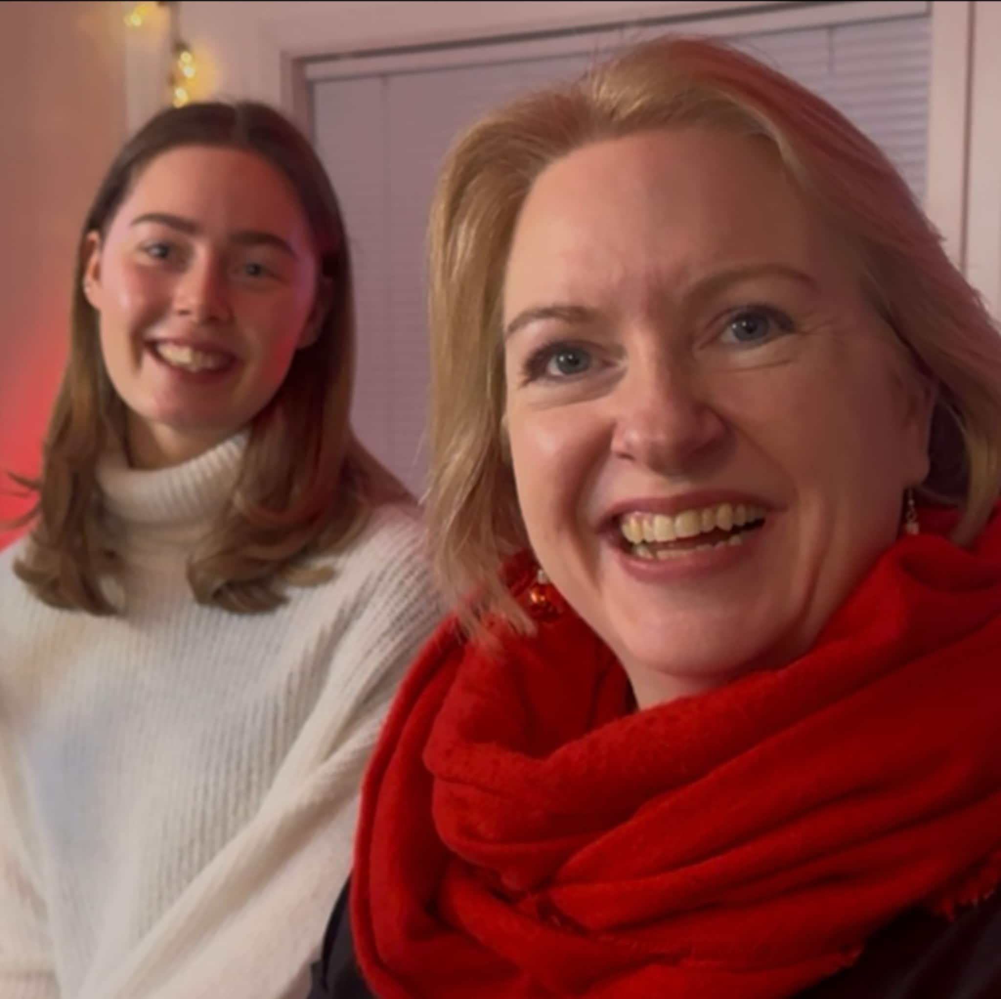 To teaterlag har hatt intense øvinger før jul - ett av dem har premiere i kveld