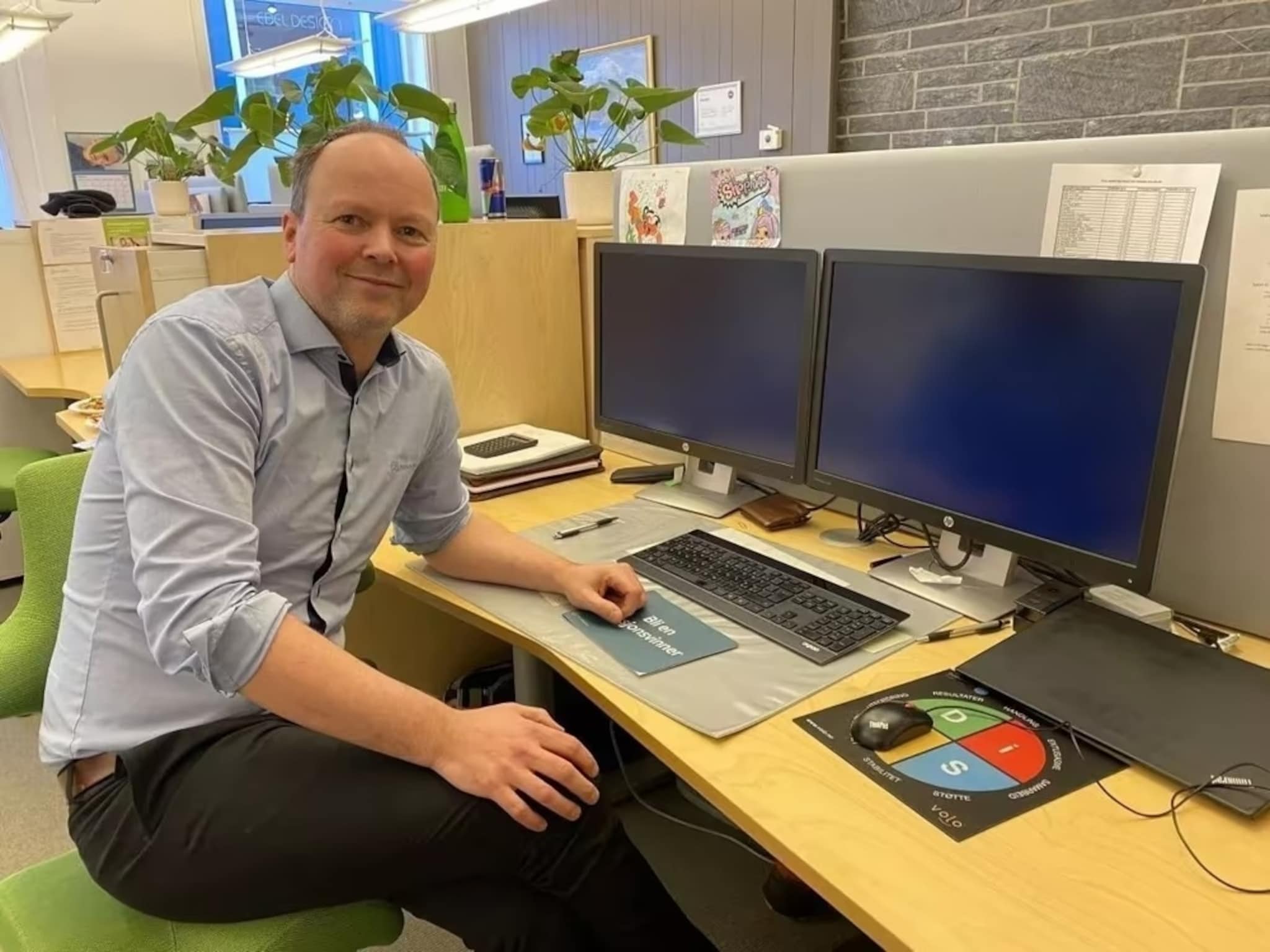 Skylder 134 millioner, men har penger på bok