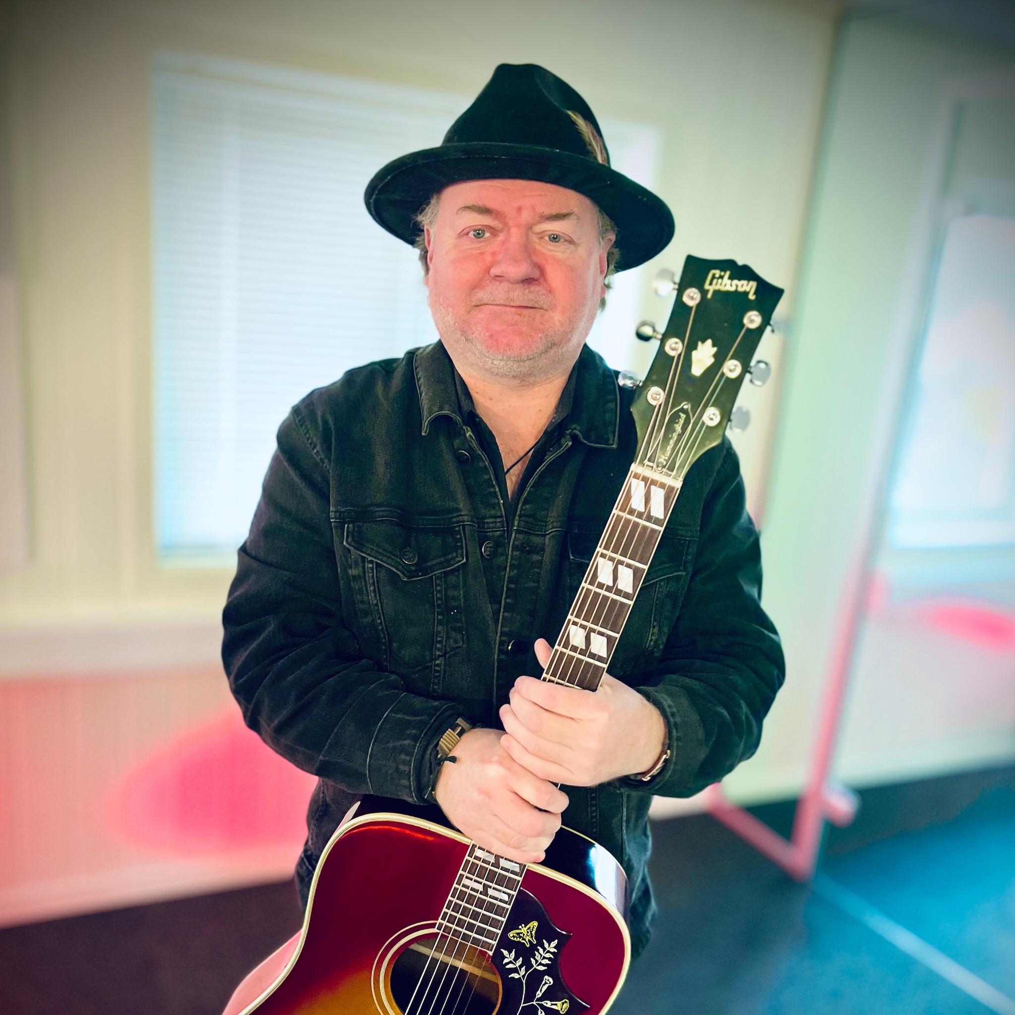 Har skrevet kjærlighetsang til seg selv