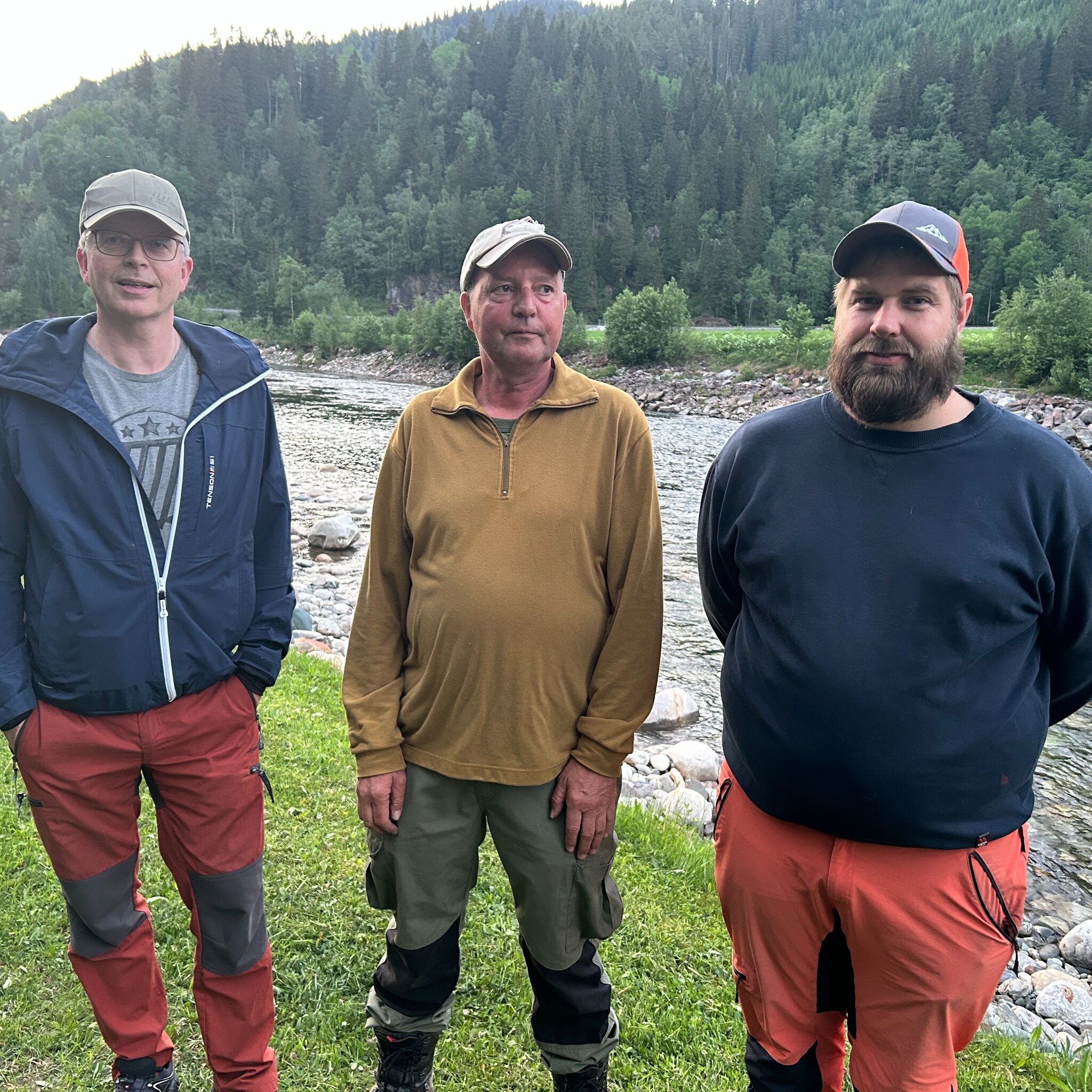 Mange hadde samla seg ved Refset vall ved Gaula