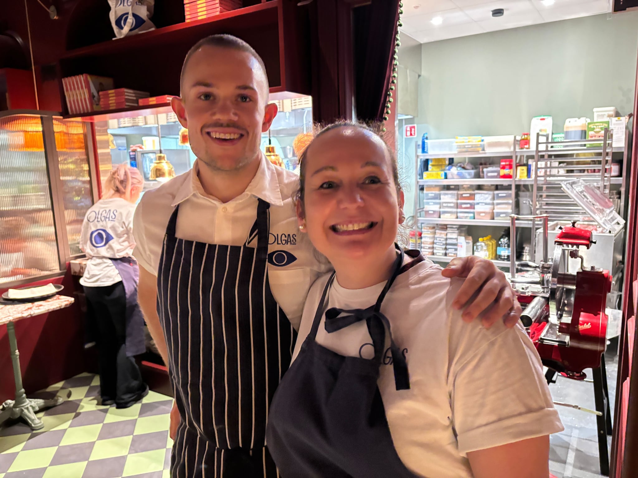 Strålende kritikker til teater-restauranten