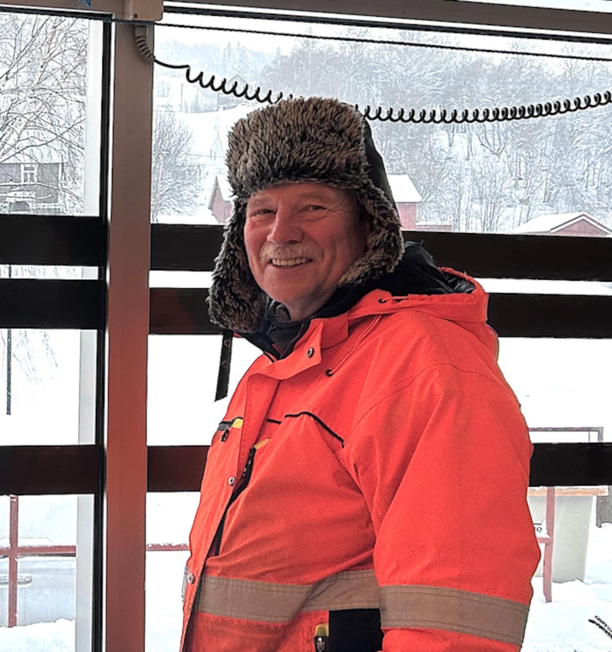 Trinser, taustump og en bordbit styrer døra:  - Vi måtte ordne en Stålepatent