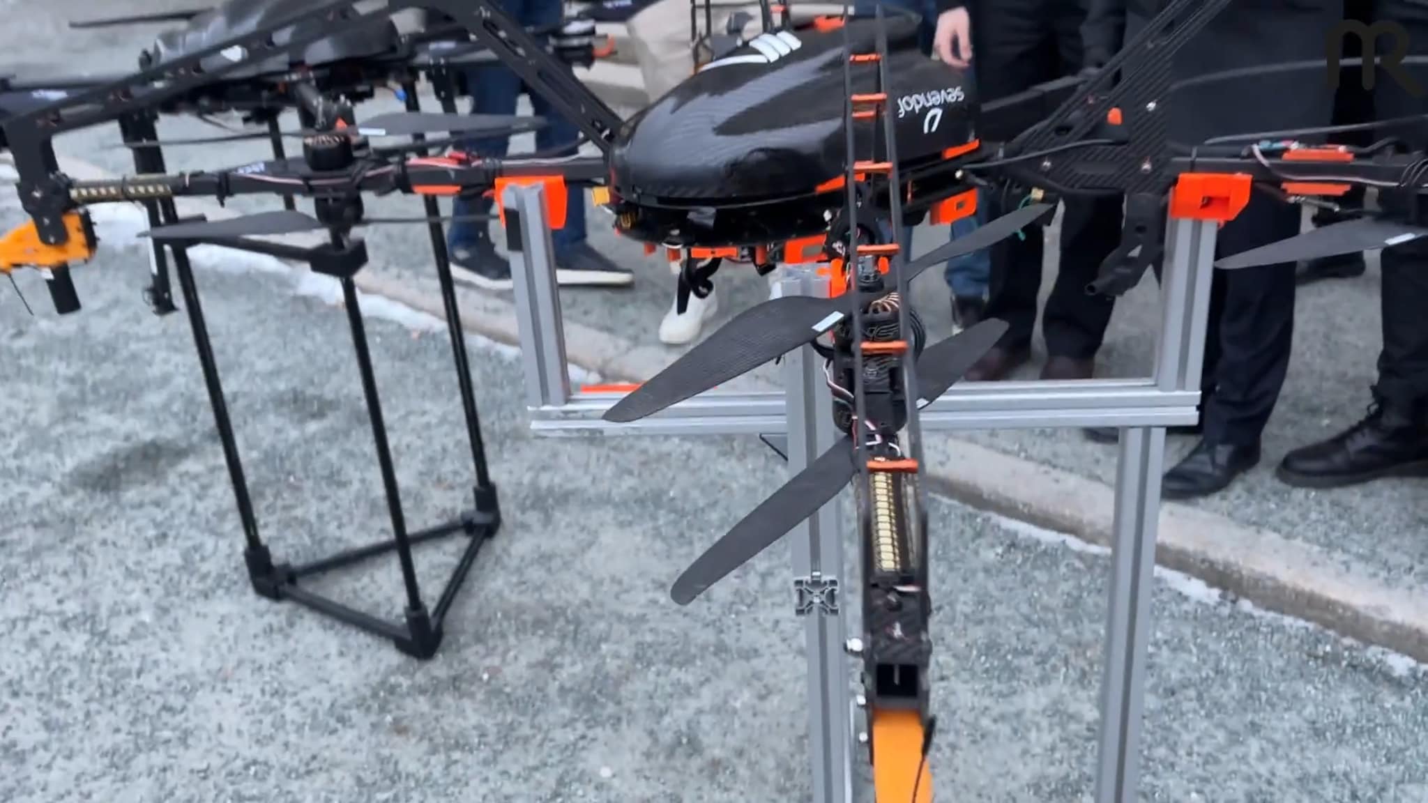 Ingeniørstudenter tror ikke at deres droner vil bli et våpen, men det er ikke forsvarsministeren enig i