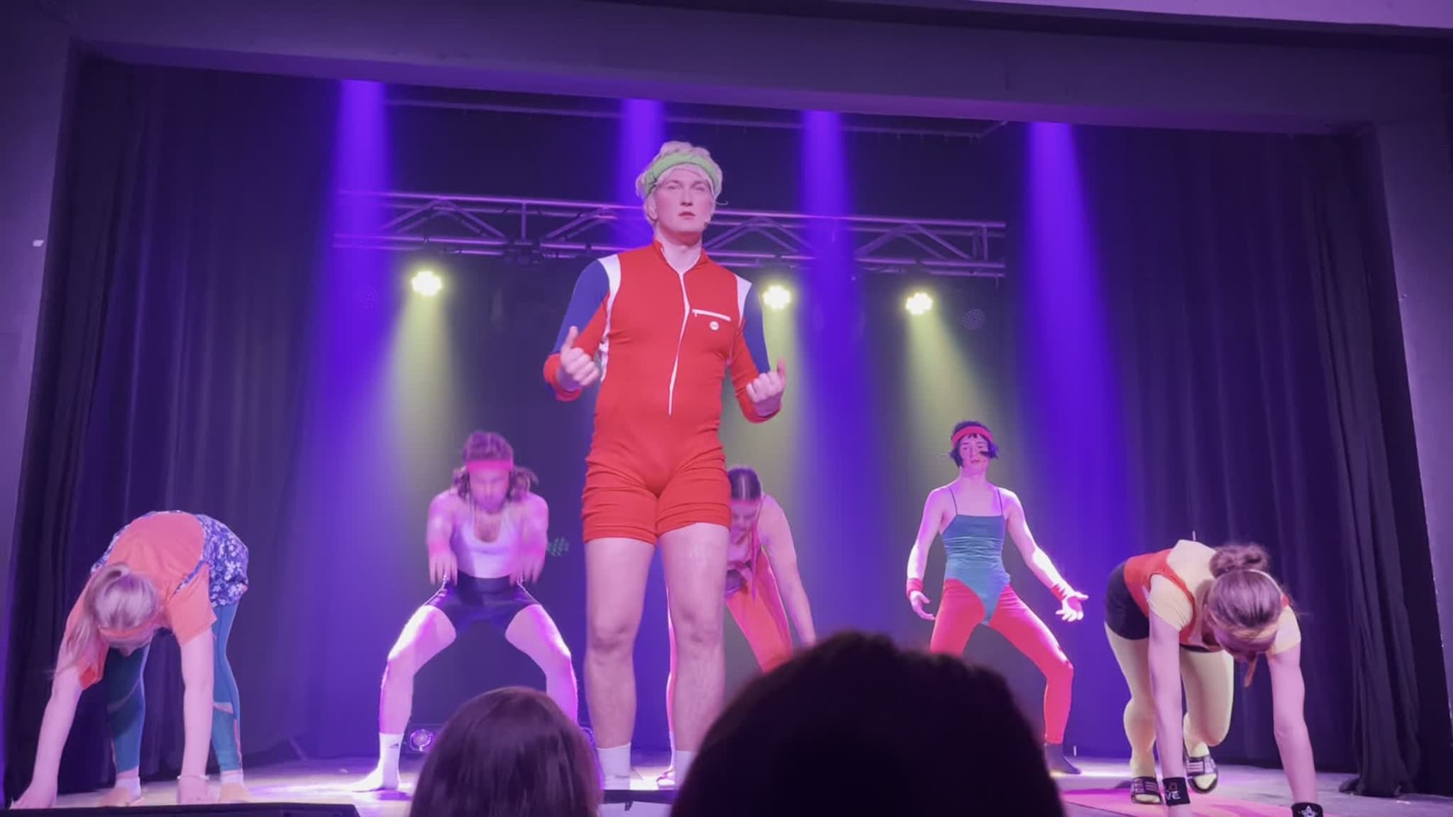 Premiere på revyen "Fjusk og Fjas