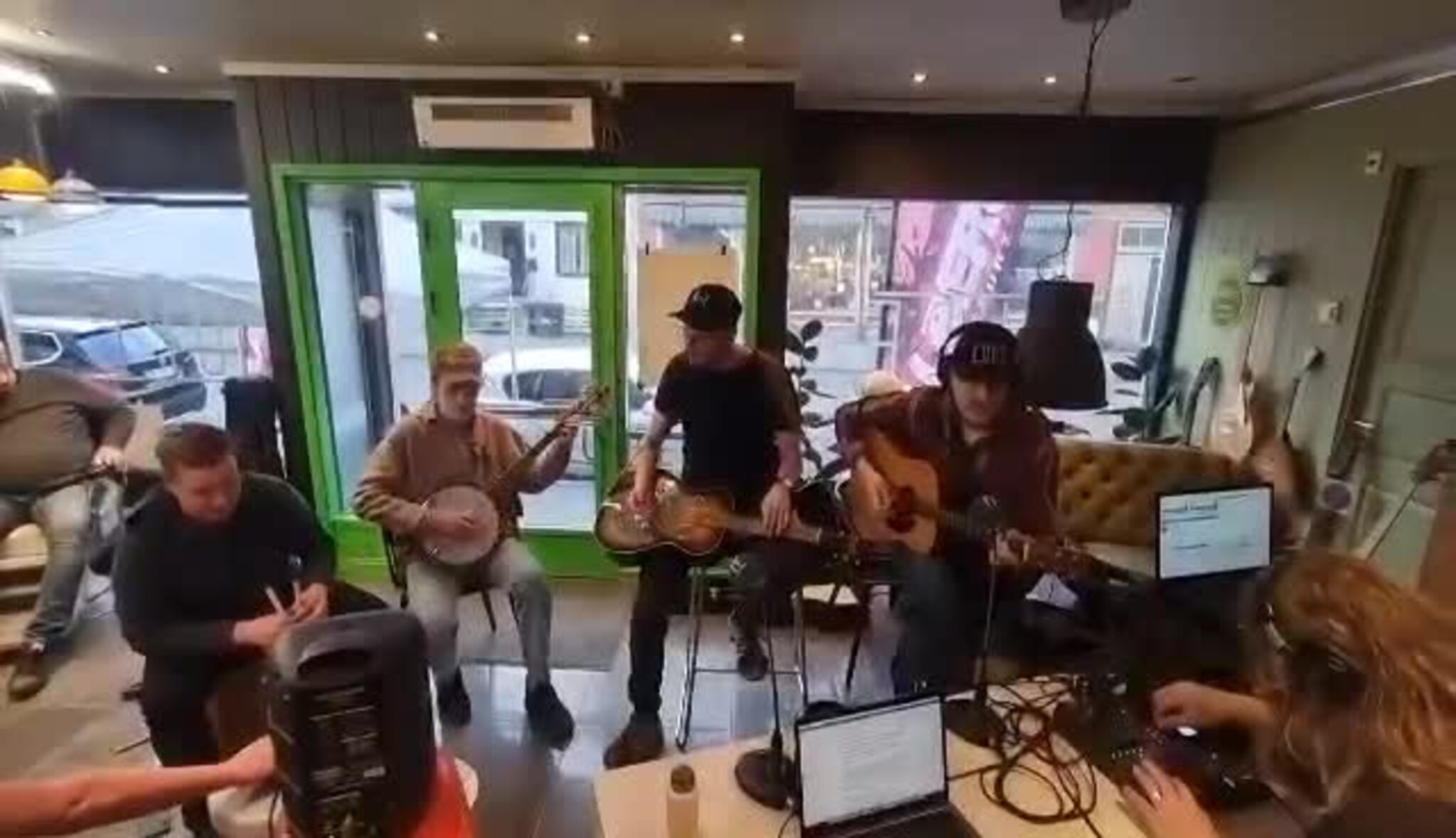 Nikolas Wade and The ramblin' crowd