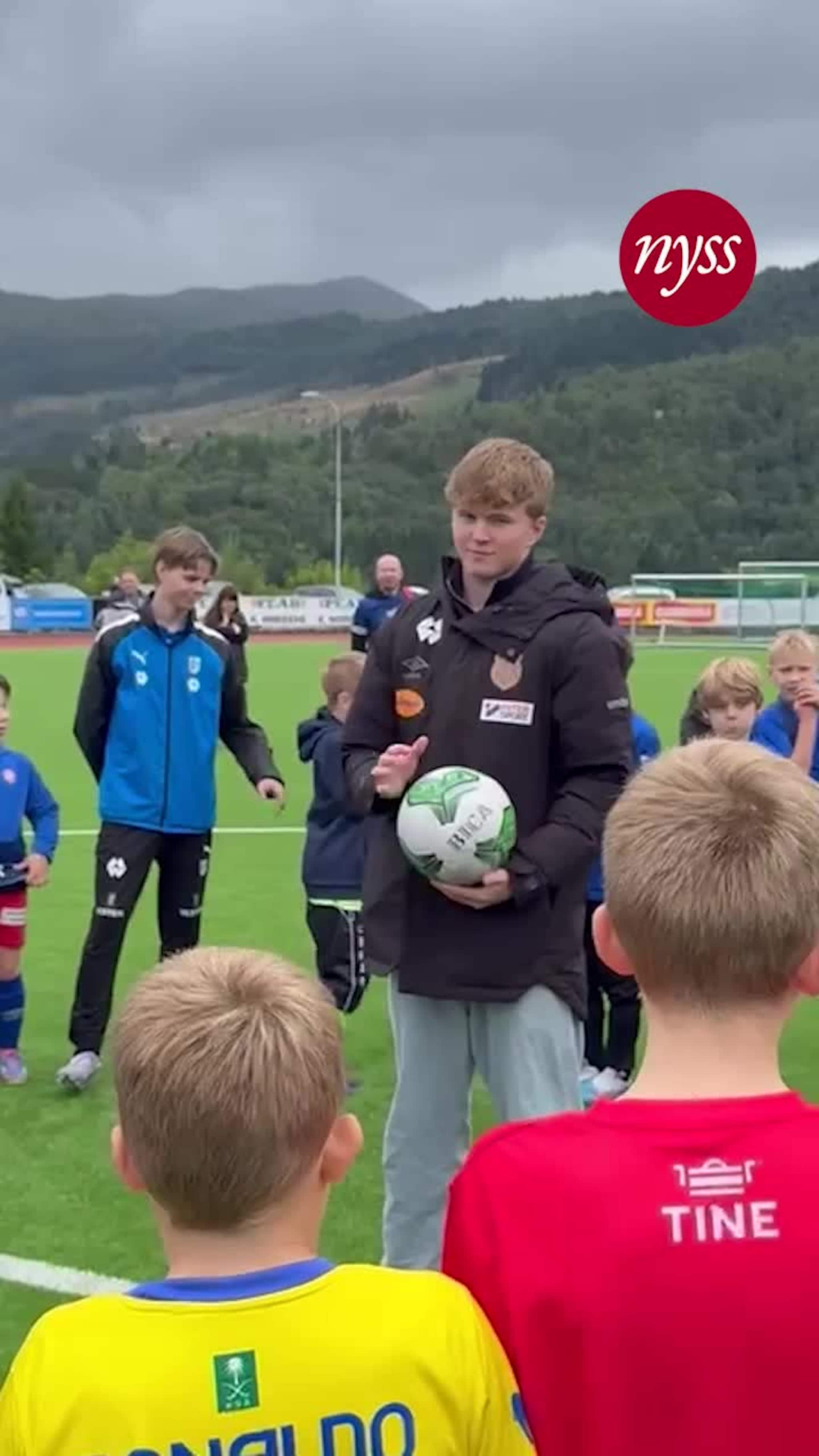 Stort besøk på fotballskule