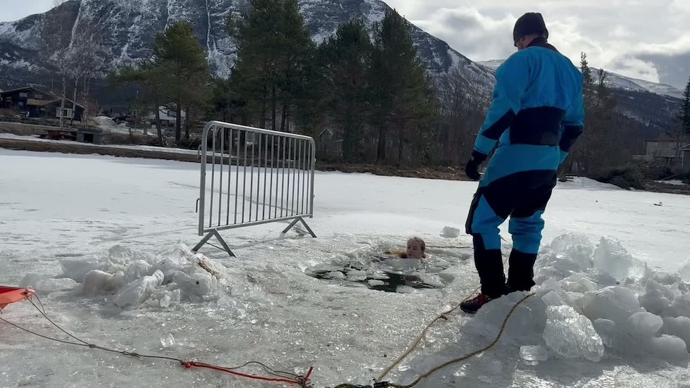 Elevene Gikk Gjennom Isen T rne Og Fingrene Var Ganske Numne Opp no elevene-gikk-gjennom-isen-t-rne-og-fingrene-var-ganske-numne-opp-no
