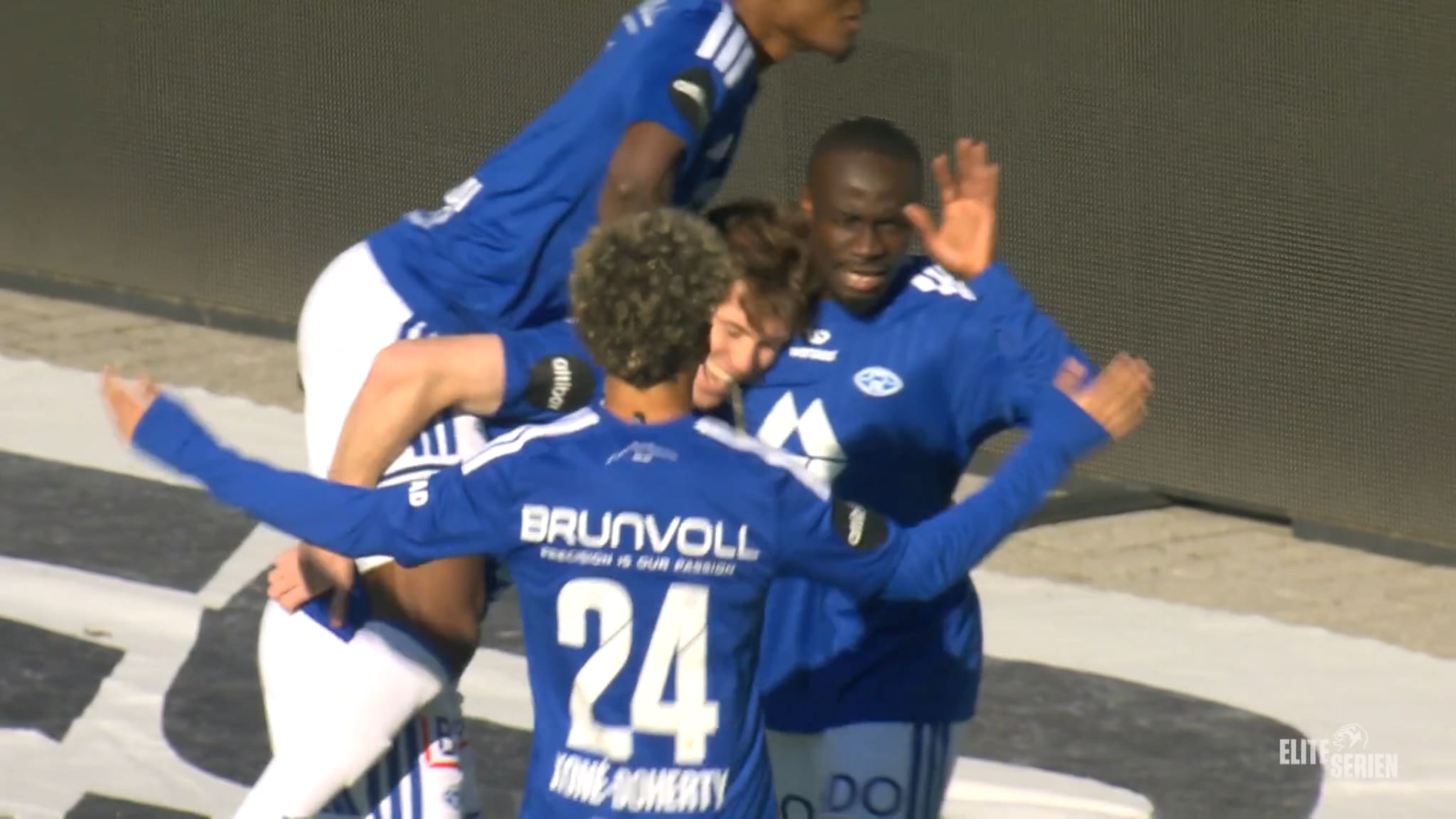 Utrolig selvmål - se alle scoringene her