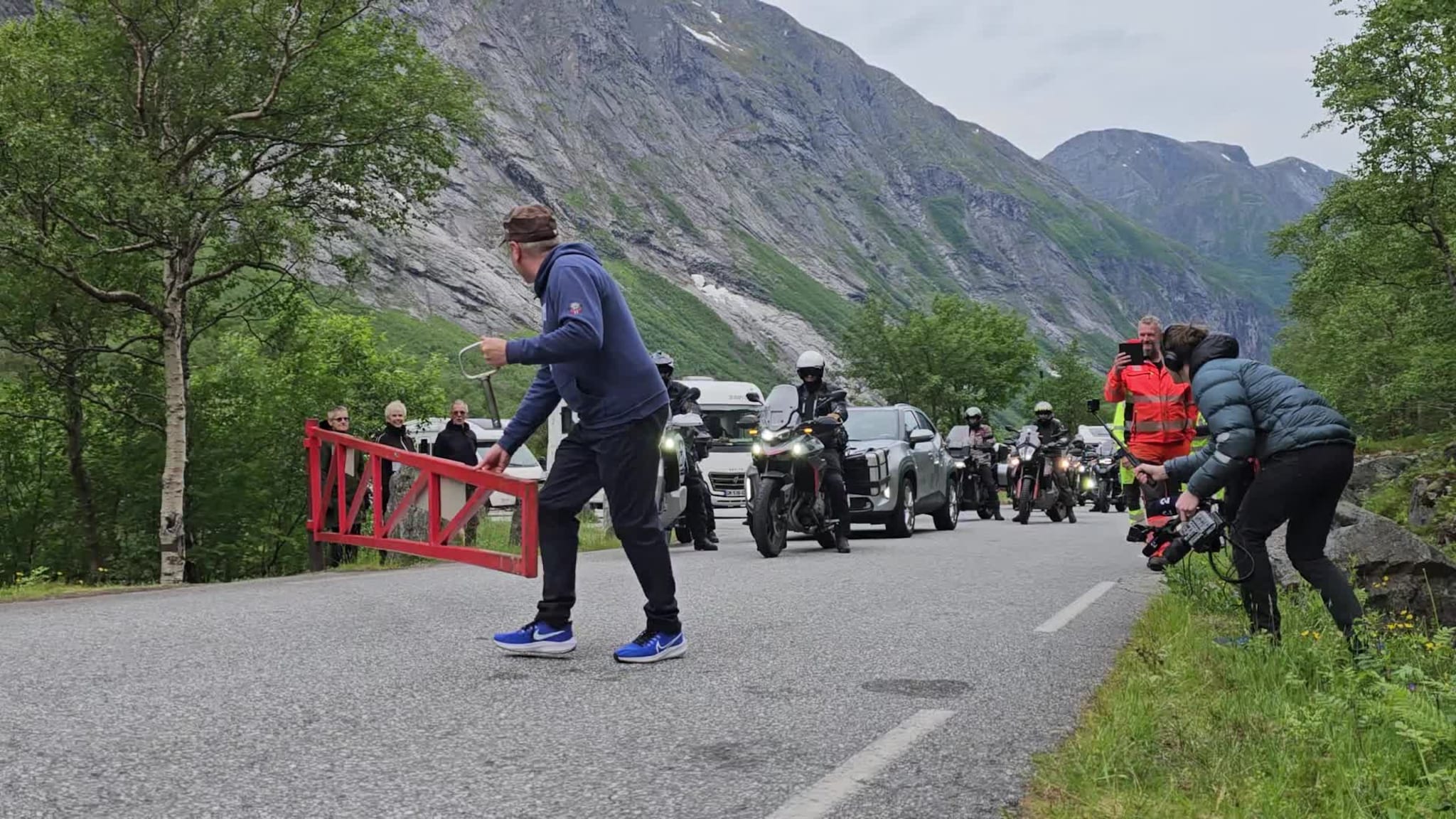 Sto klare da Trollstigen åpnet