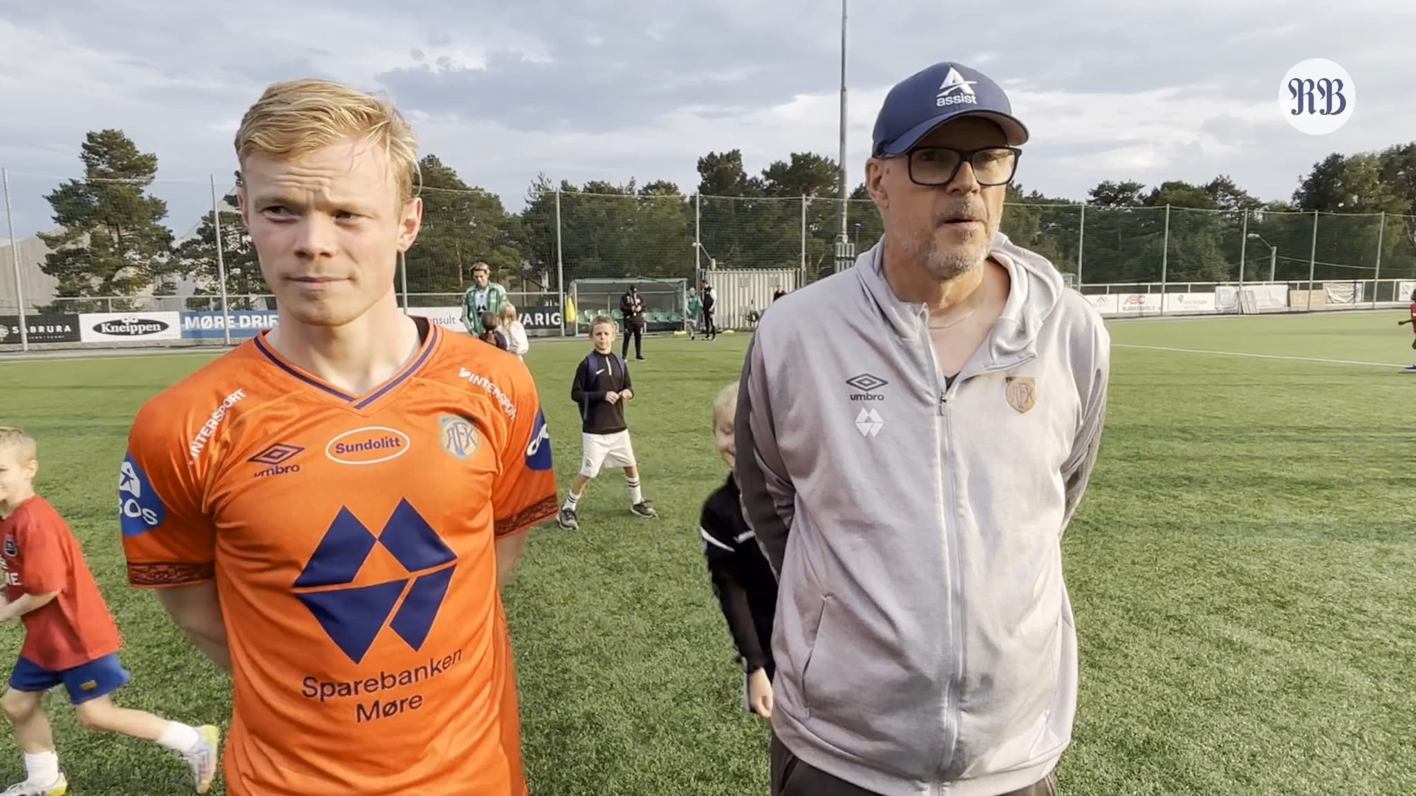 Jakob Nyland Ørsahl og Kjetil Rekdal etter kampen