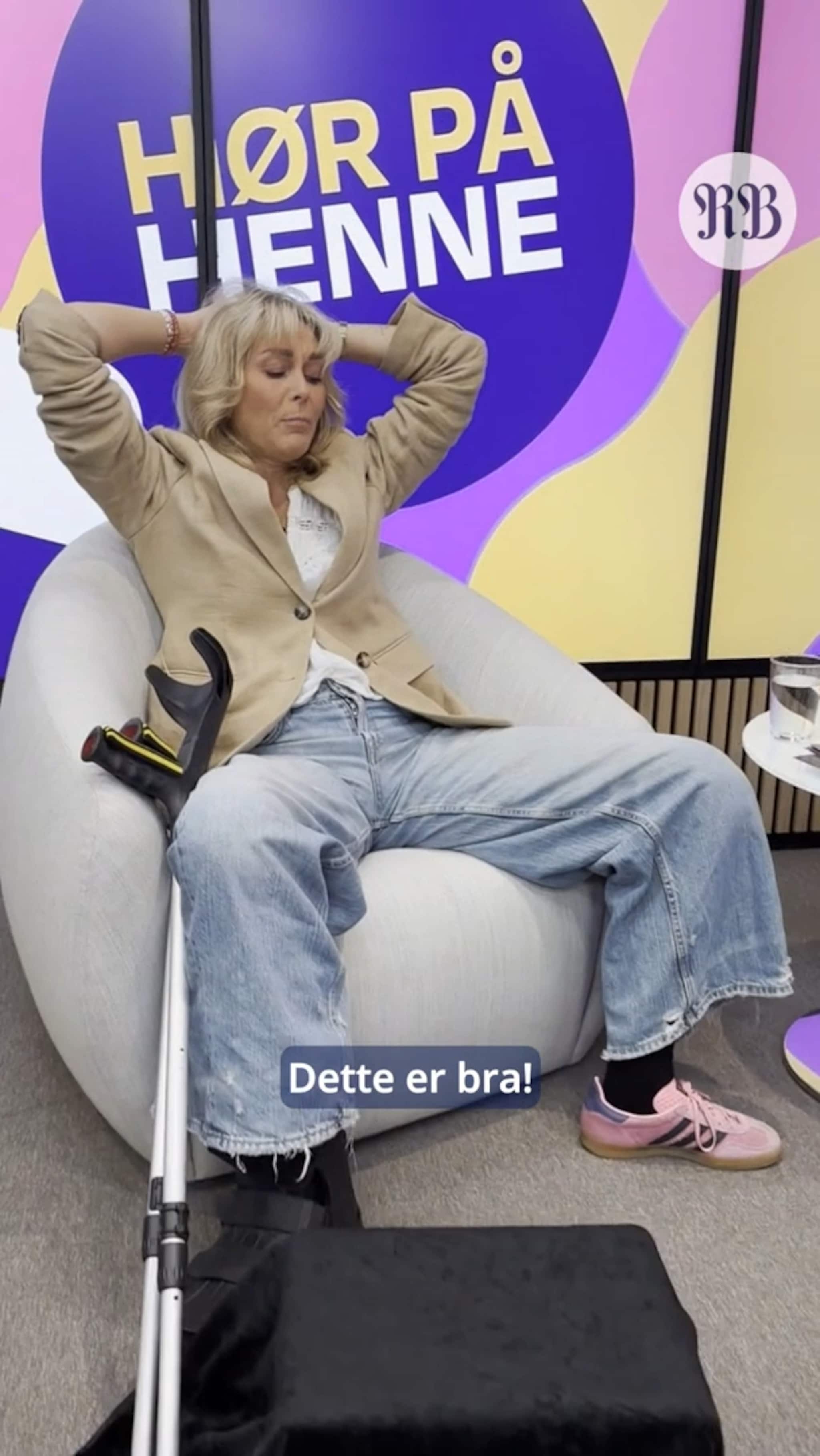 Hør på henne, sitt som han