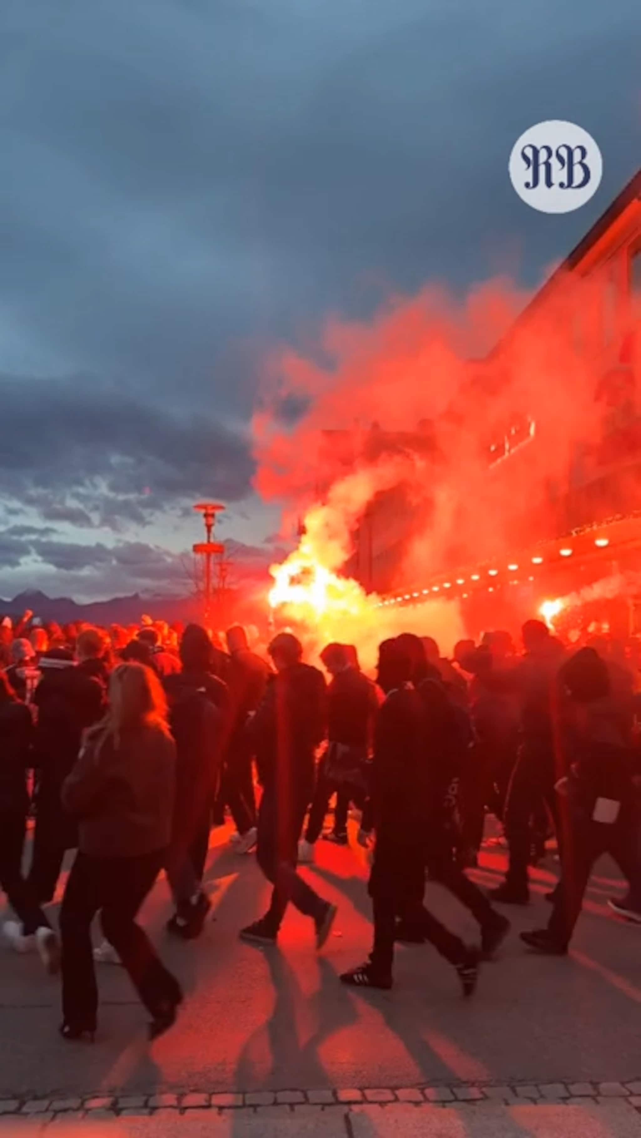 Smeller i Fyrverkeri blandt RBK supporterne før kamp