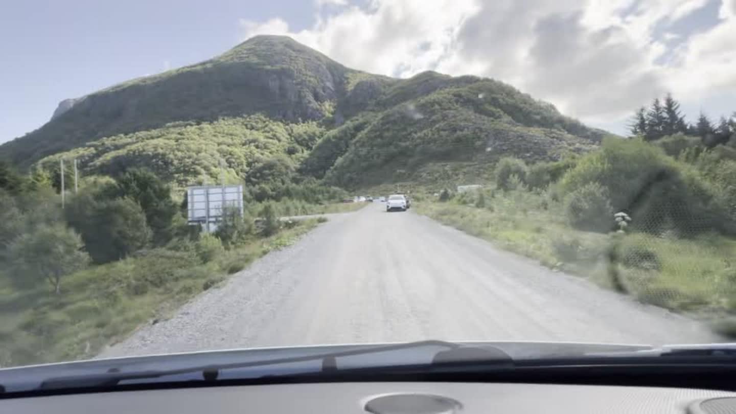 Parkeringskaos ved trappa til Rørsethornet