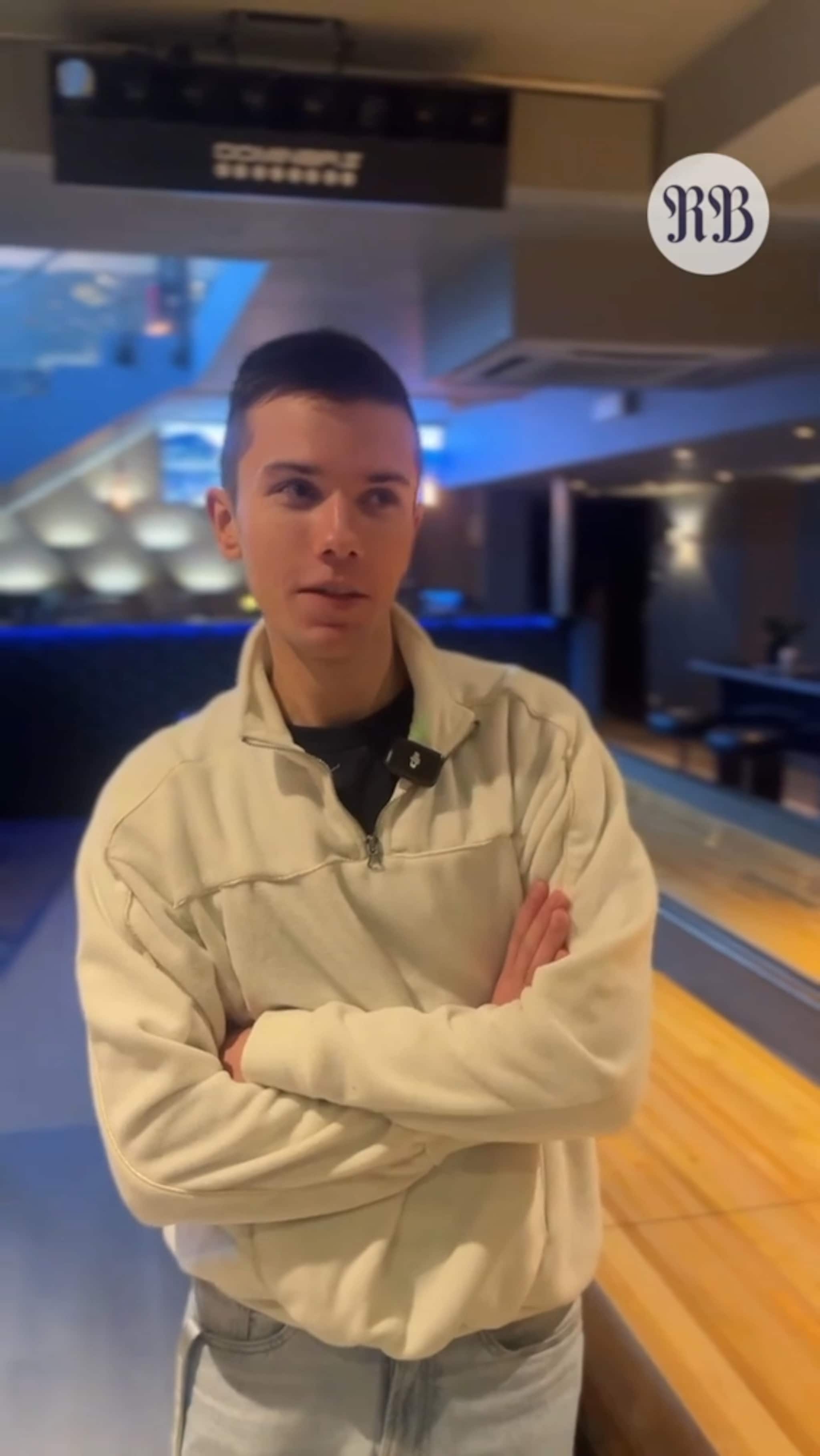 Lasse (22) viser frem den nye kjelleren til Rød