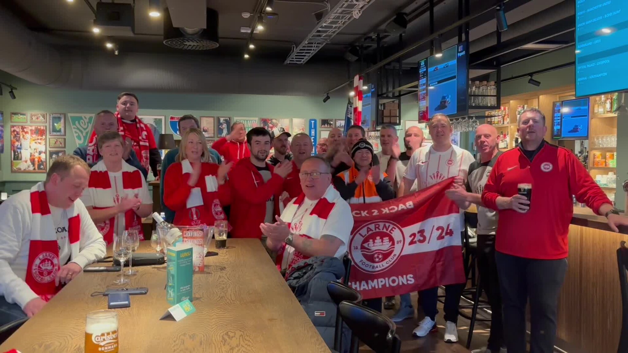 Supporterne varmer opp på O’Learys