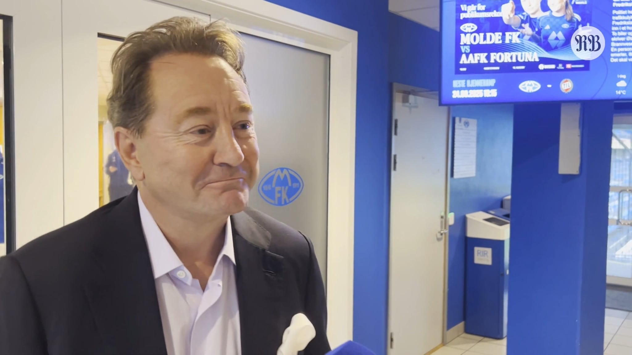 Her kommer Røkke på stadion