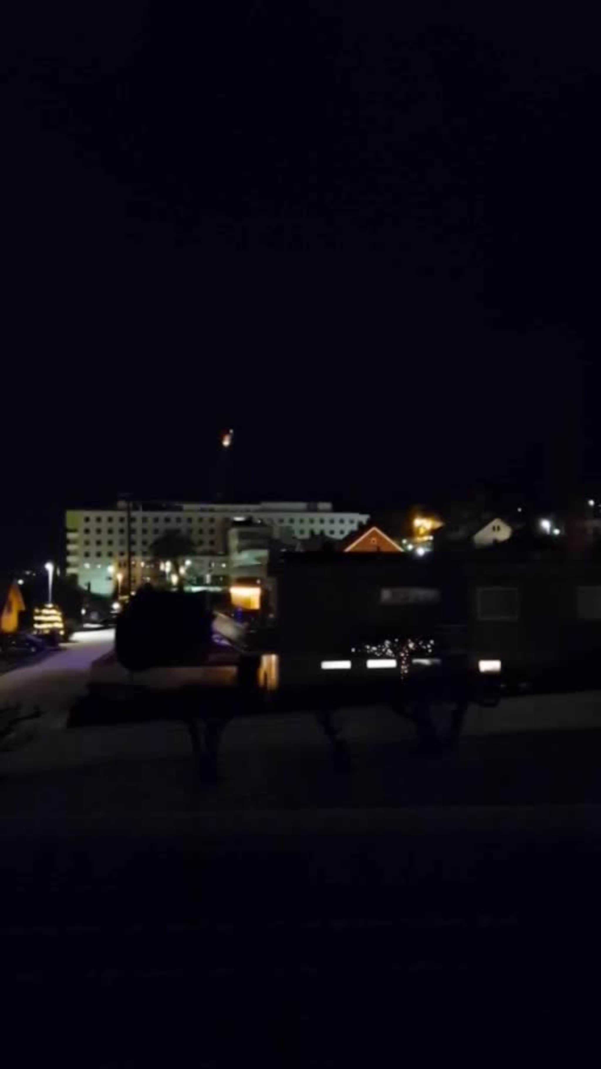 Her letter helikopteret fra det nedlagte sjukehuset – midt på natta