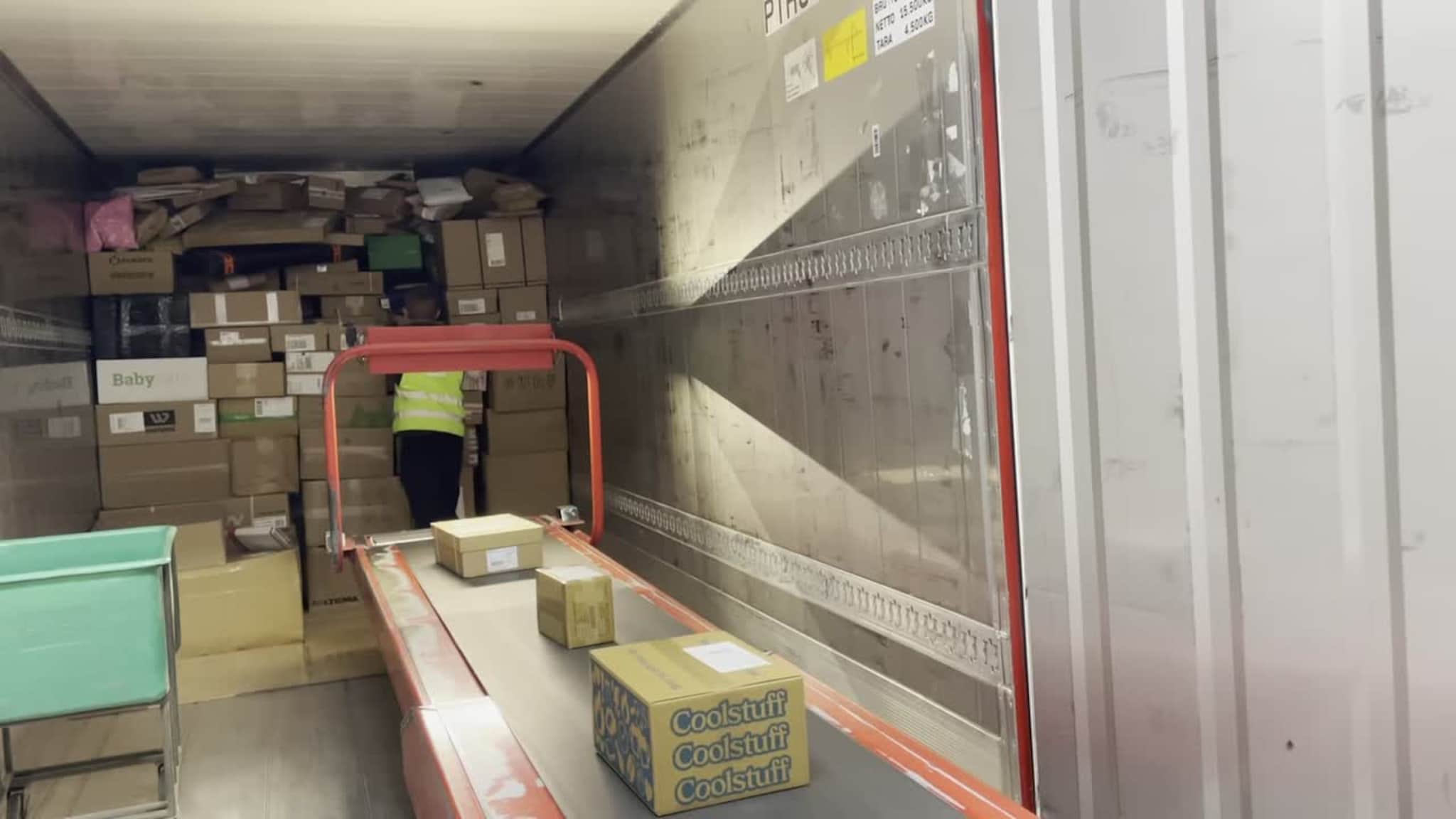Mange tusen pakker på Posten i Molde