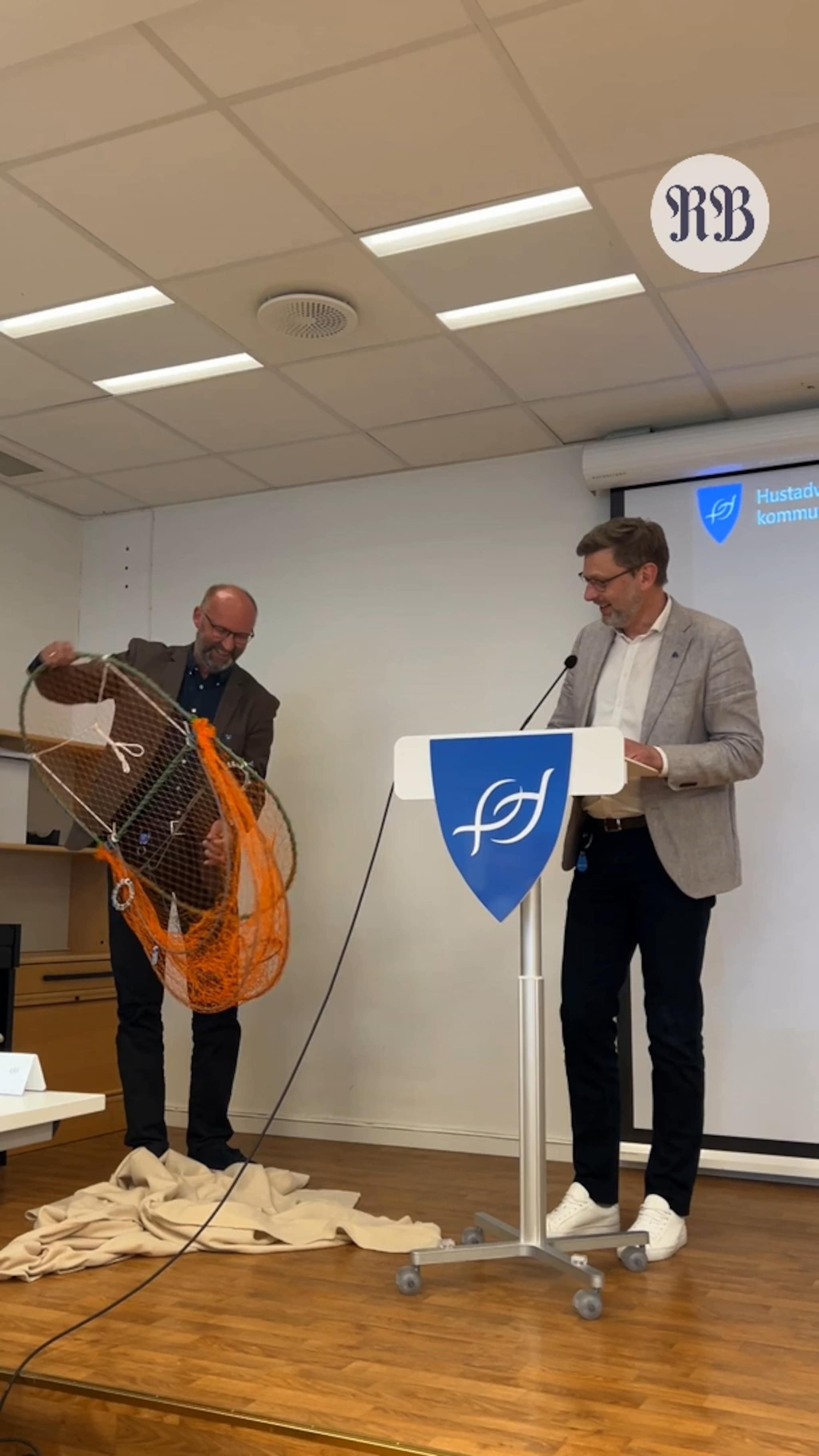 Ersvik takket av med spesiell gave