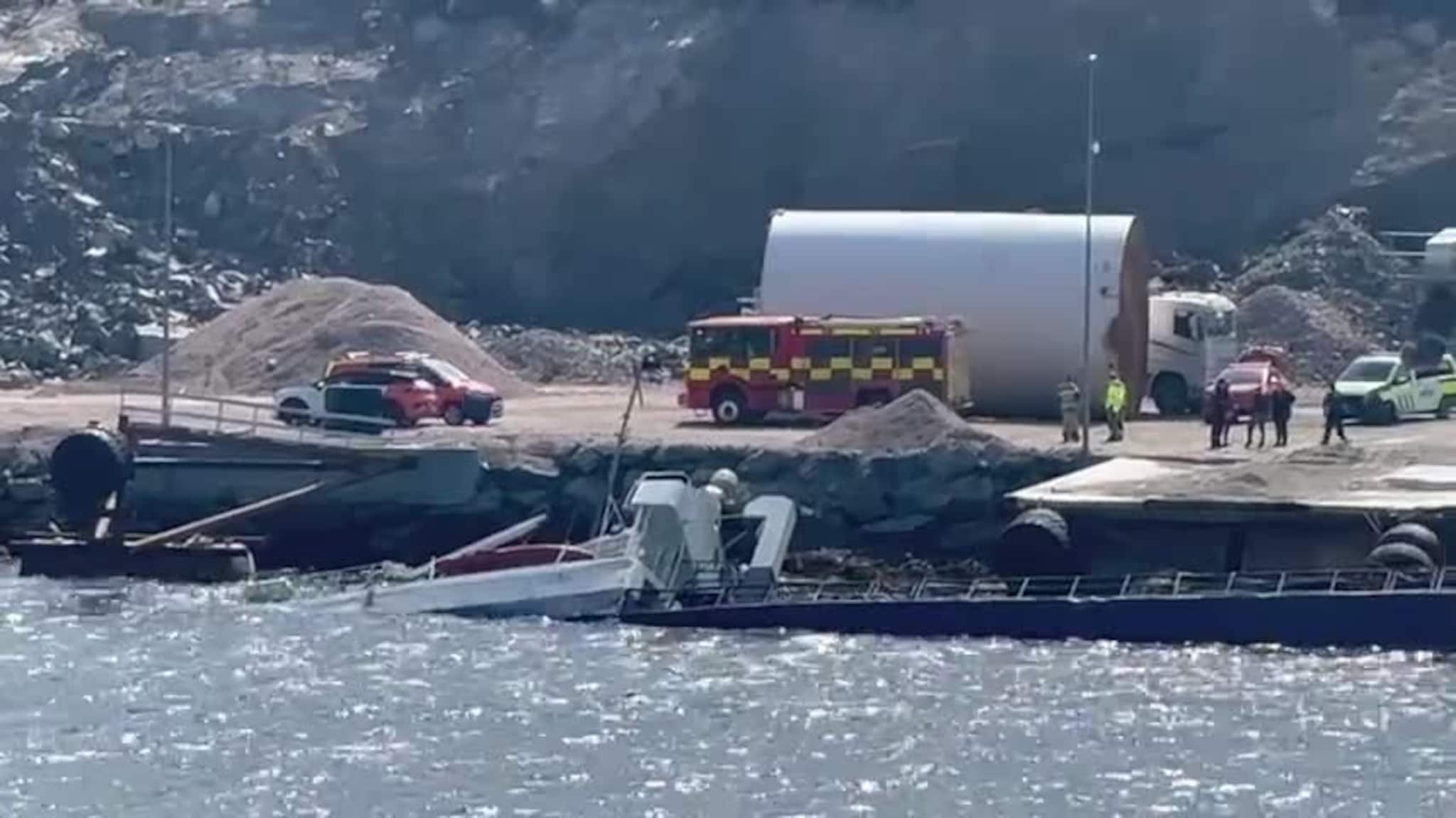 Lasteskip fikk slagside i Averøy