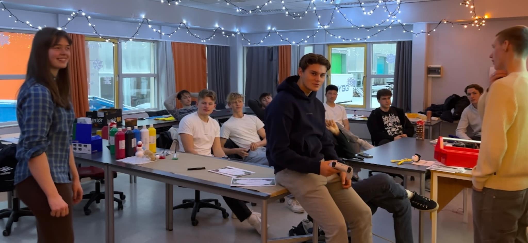Elevrådet sørget for julestemninga ved Romsdal videregående skole