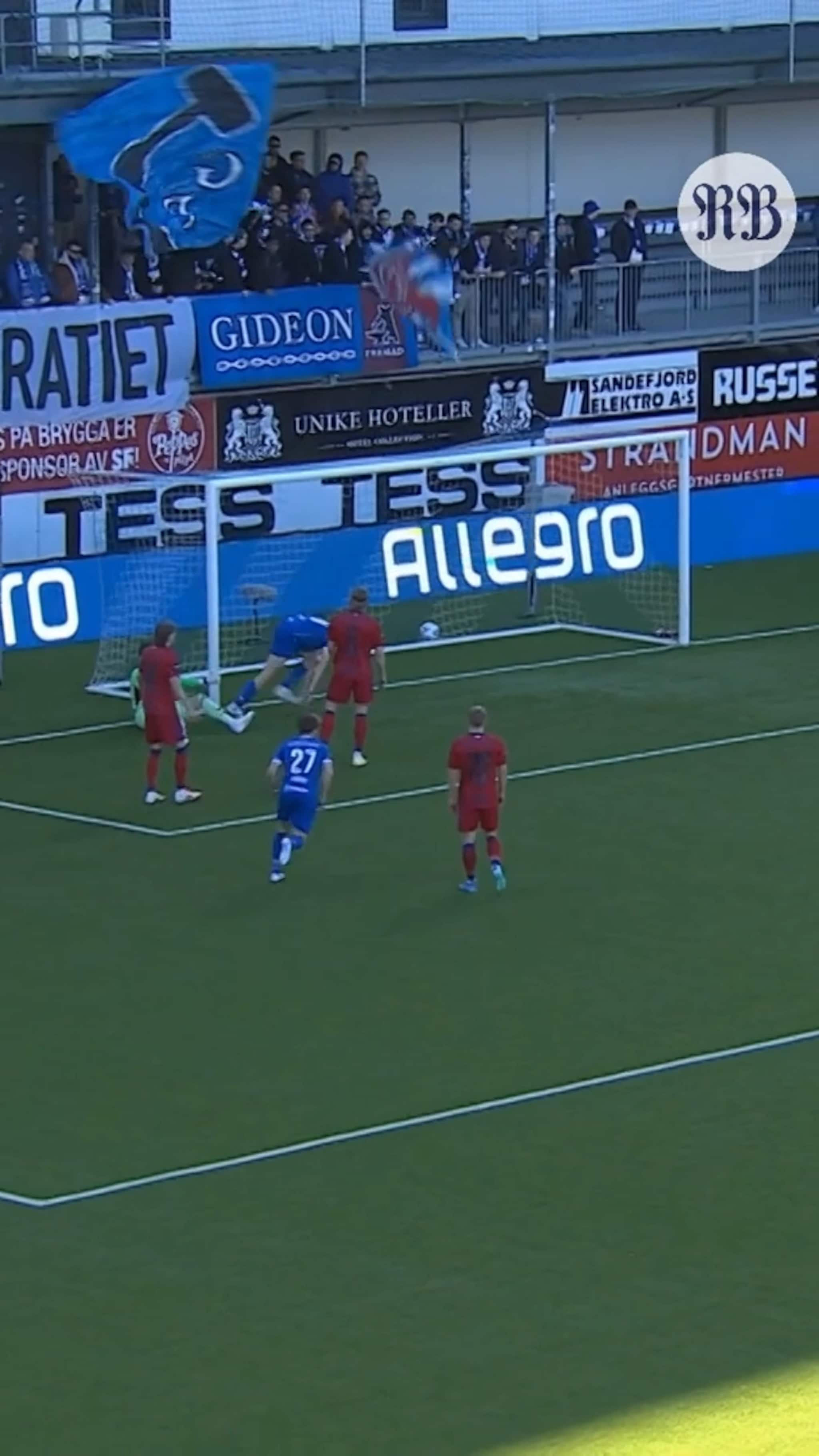 - Molde-skuta er i ferd med å synke