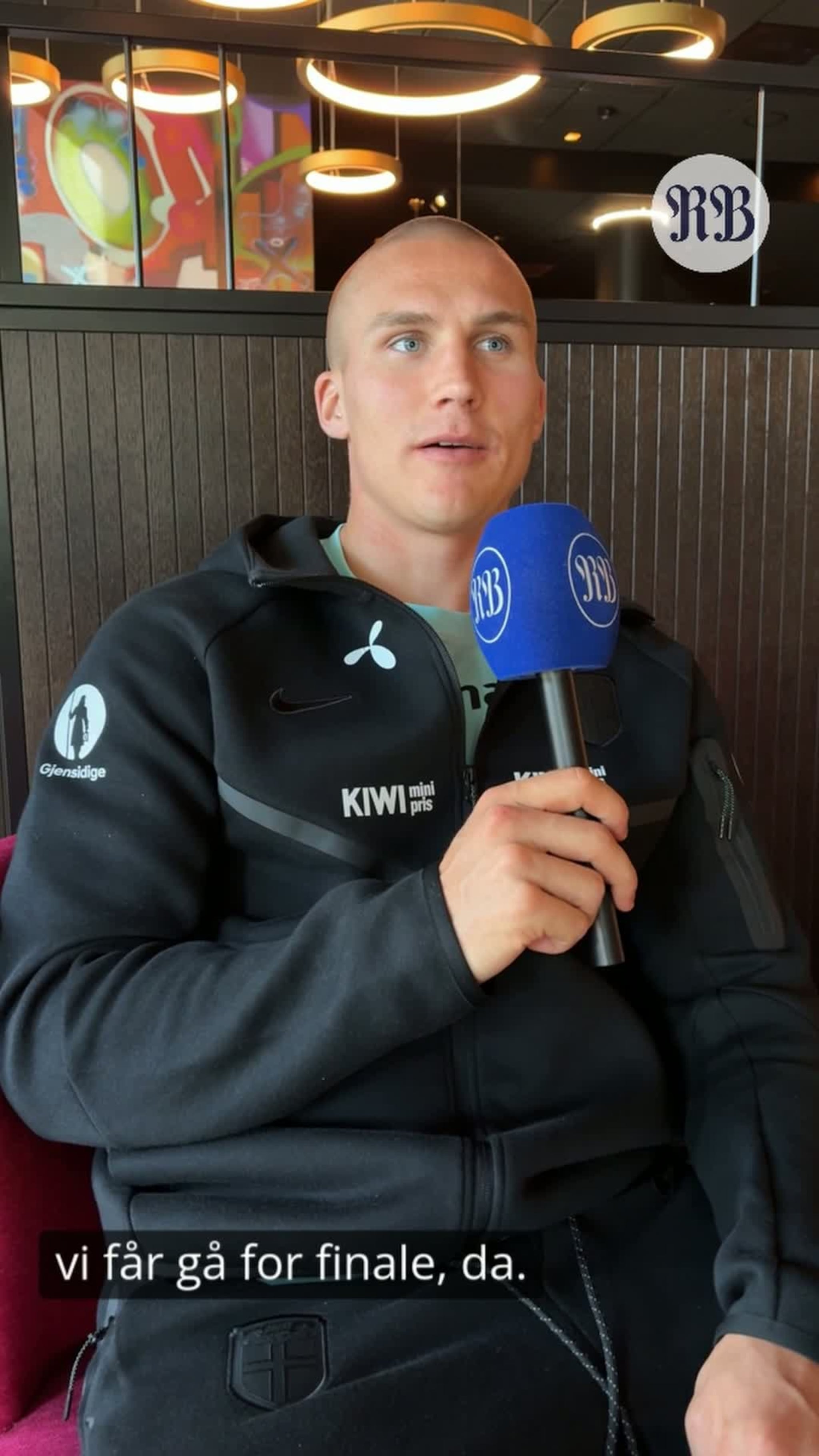 Kastet staver – ble utestengt