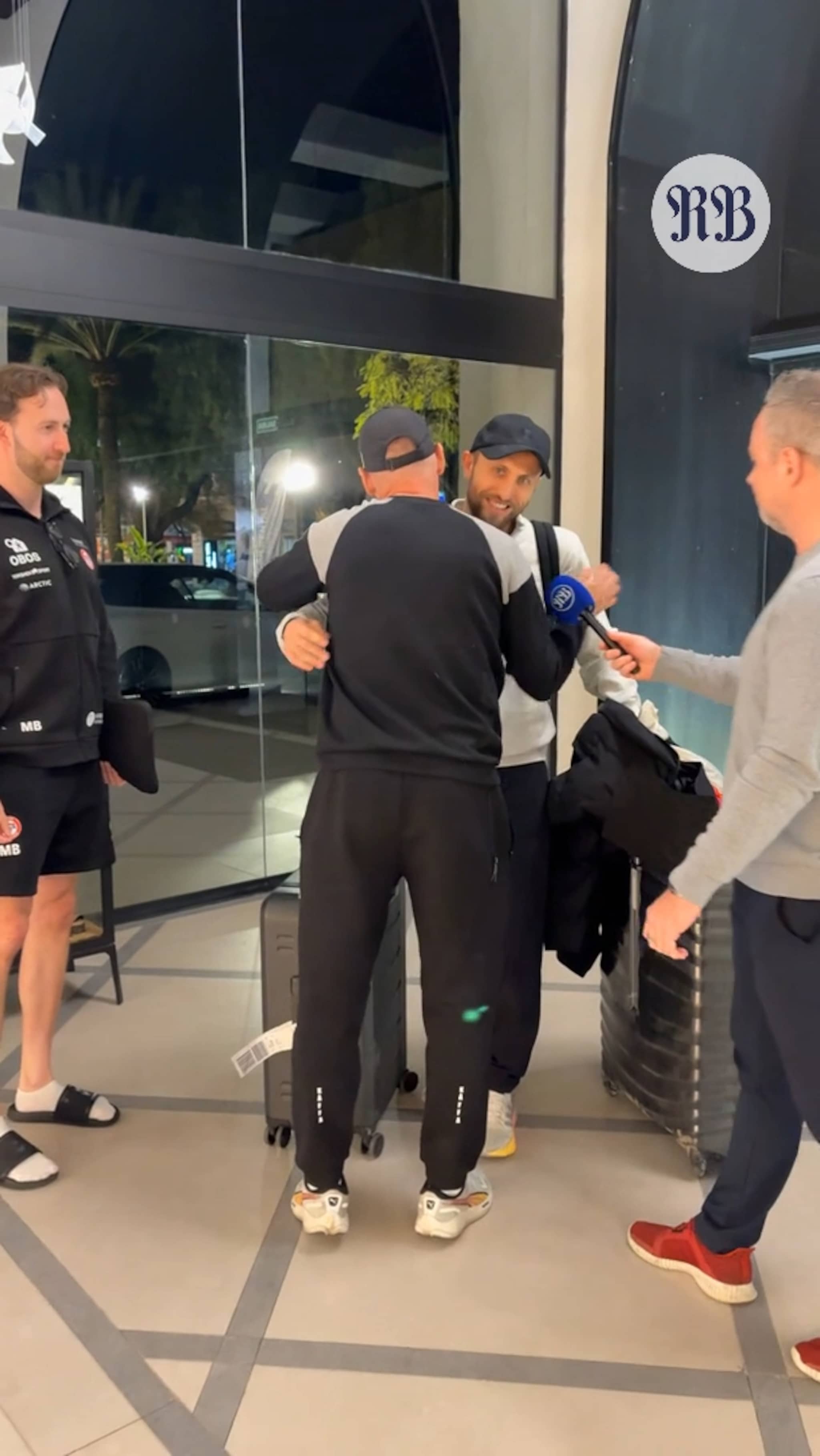 Her blir Eikrem tatt imot av KFUM