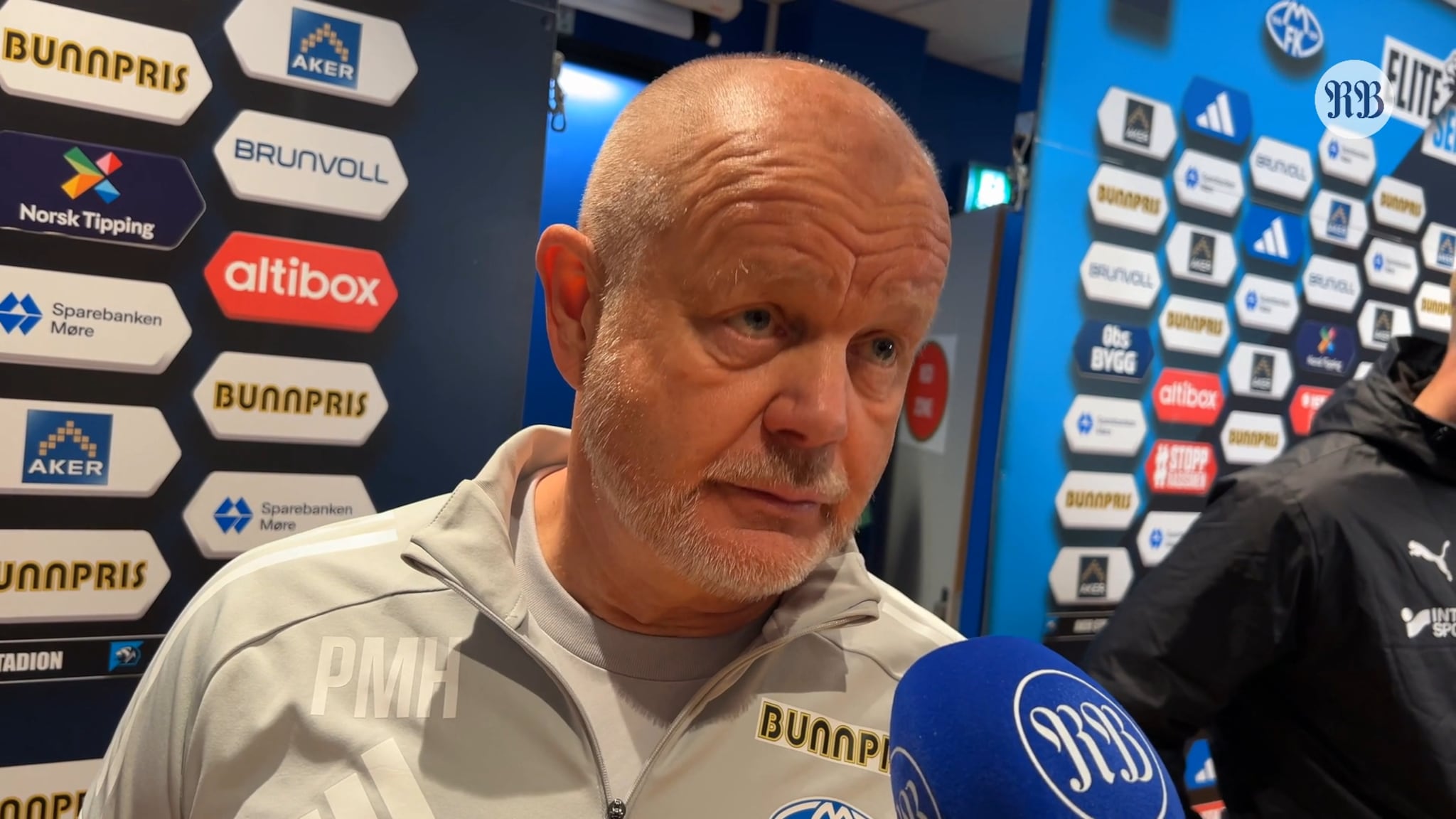 Høgmo beklager til supporterne