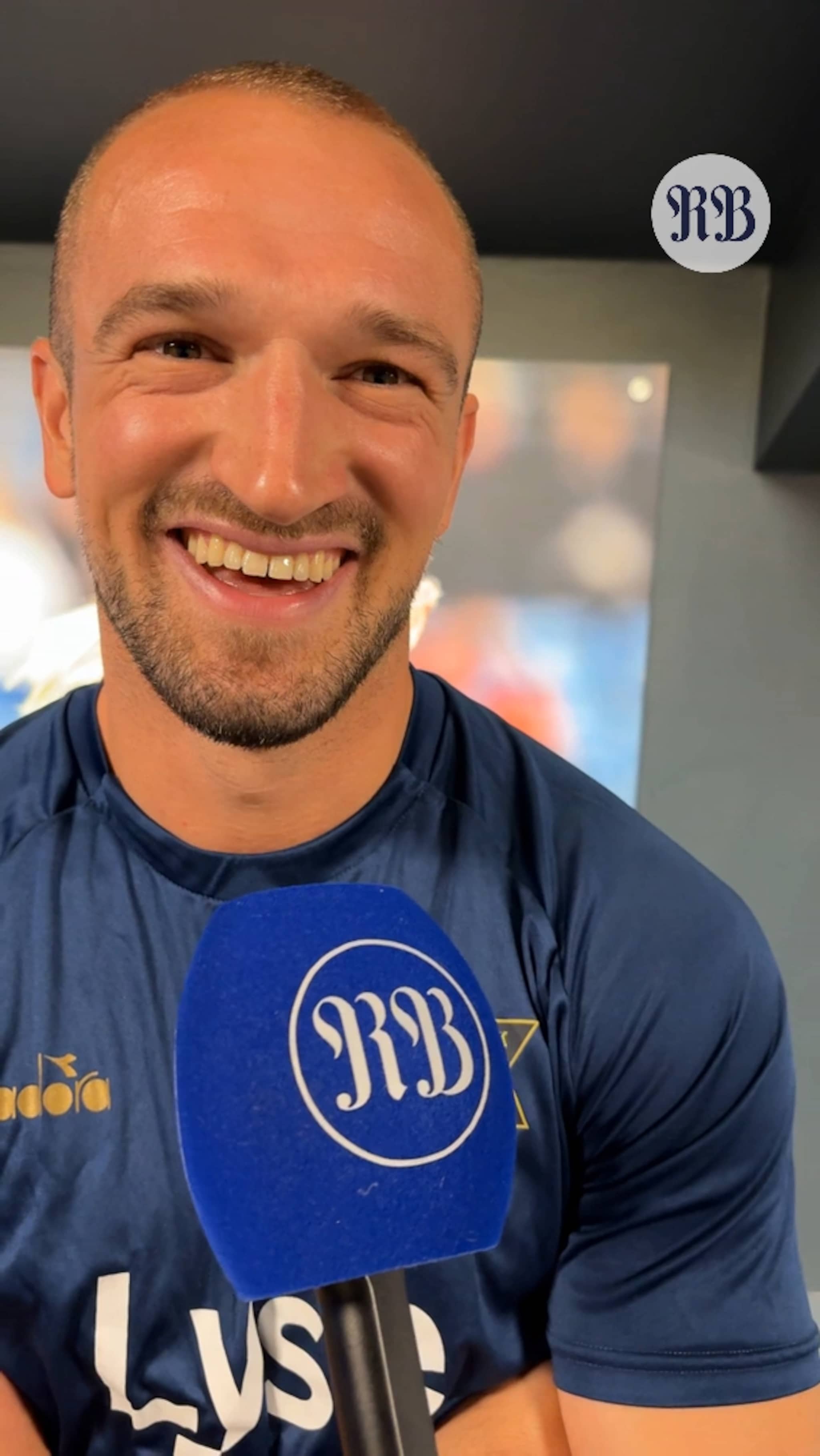 Fikk spesiell drakt - hyller Molde-kompisen