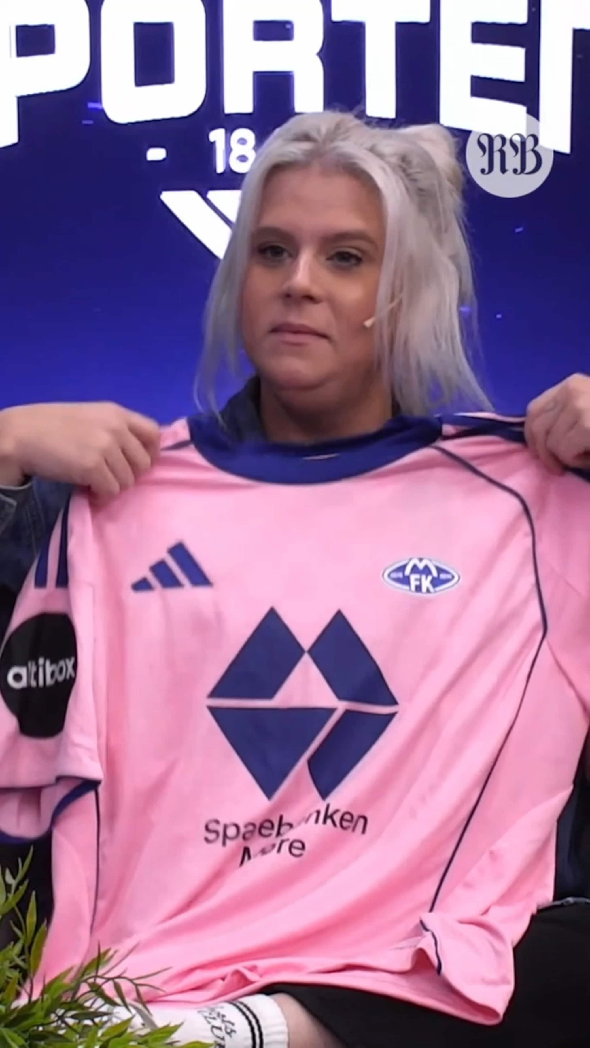 Rosa drakt og lederhosen