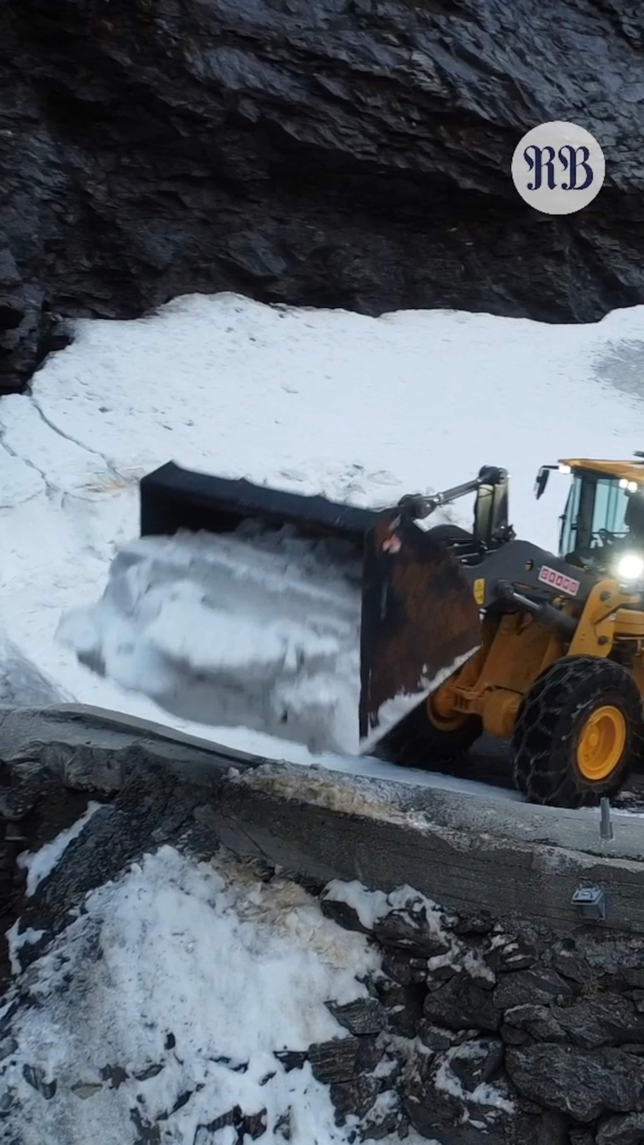 Brøyting av Trollstigen