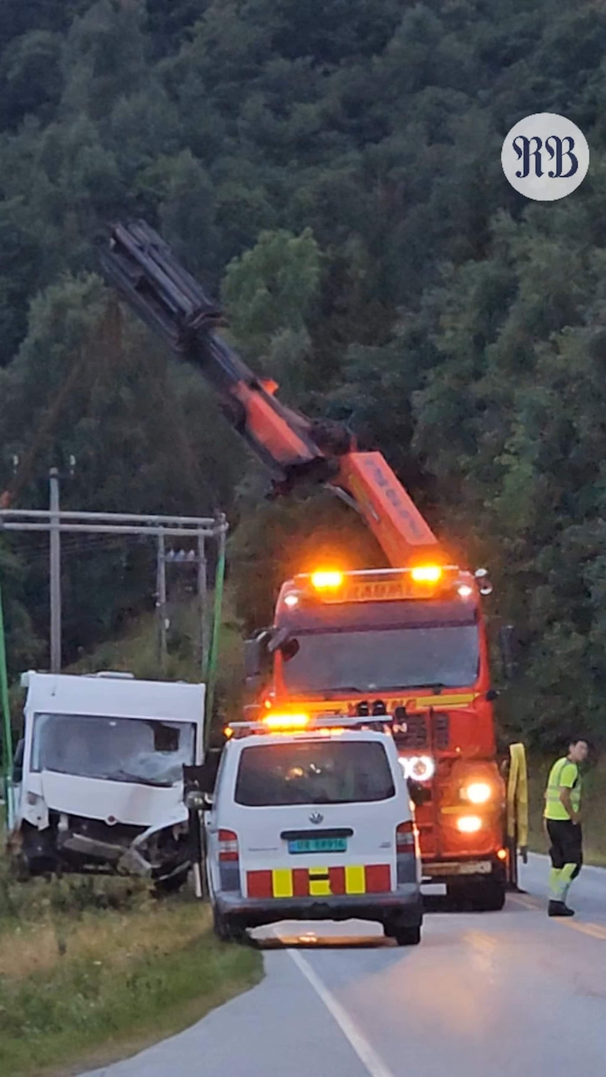 Bobil kjørte inn i høgspentmast