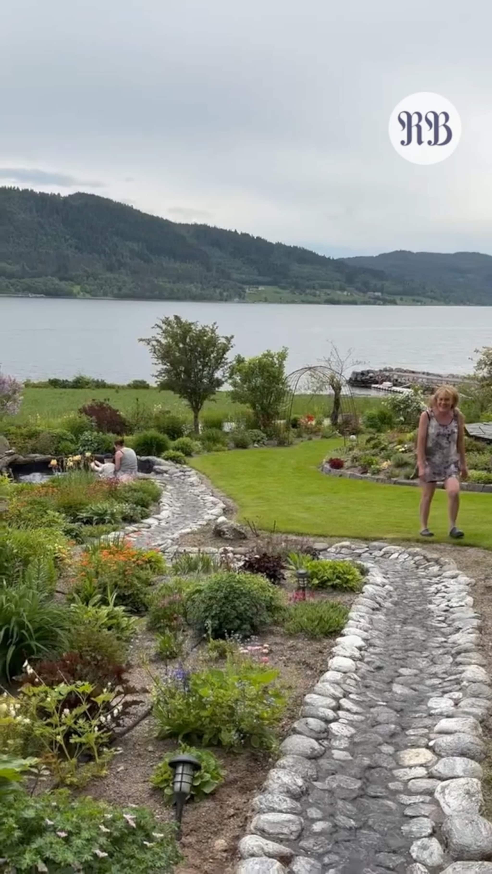 Ekteparet har hver sin hage