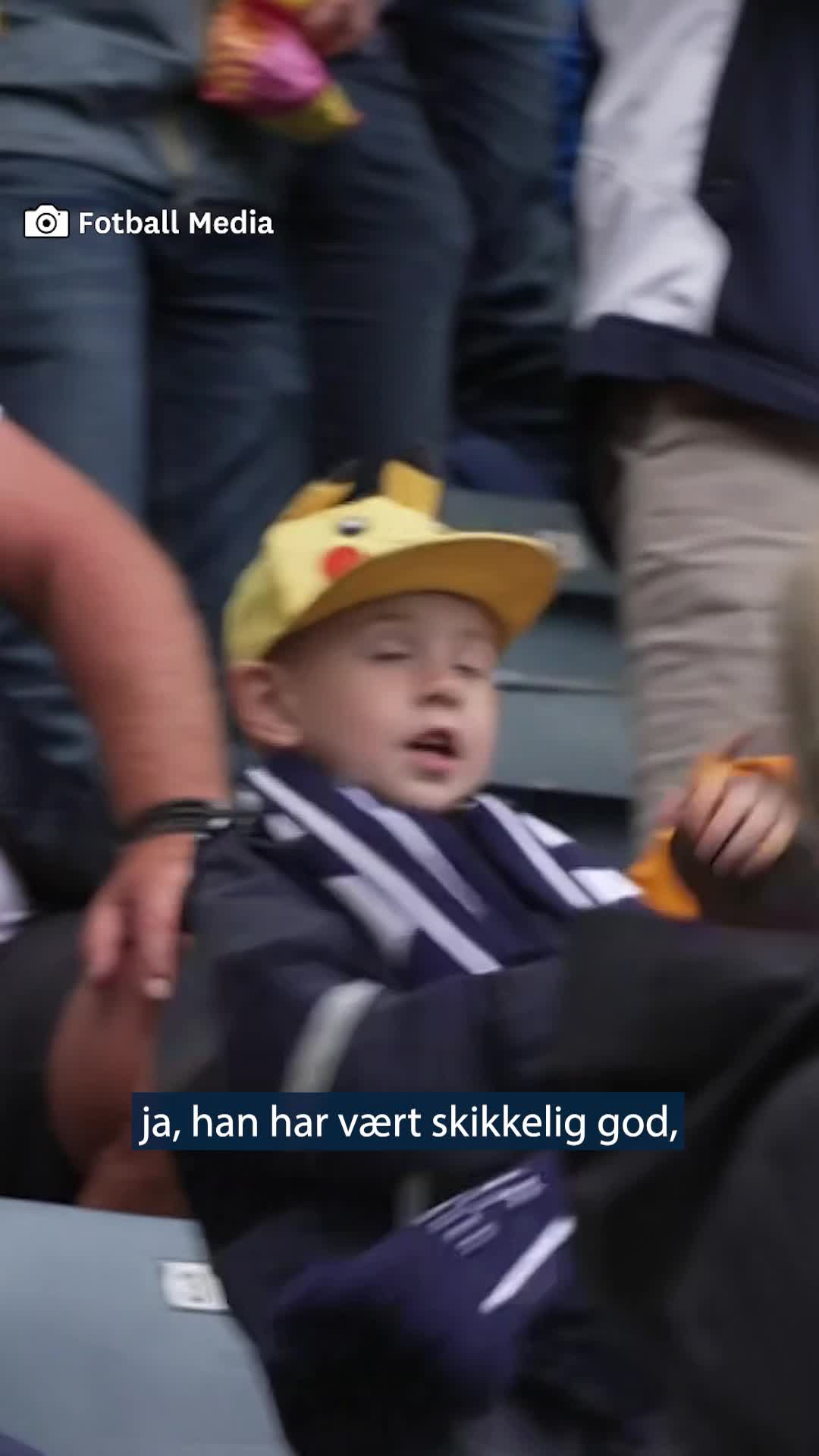 Forhåndsvisning av Blir hyllet av lagkameratene
