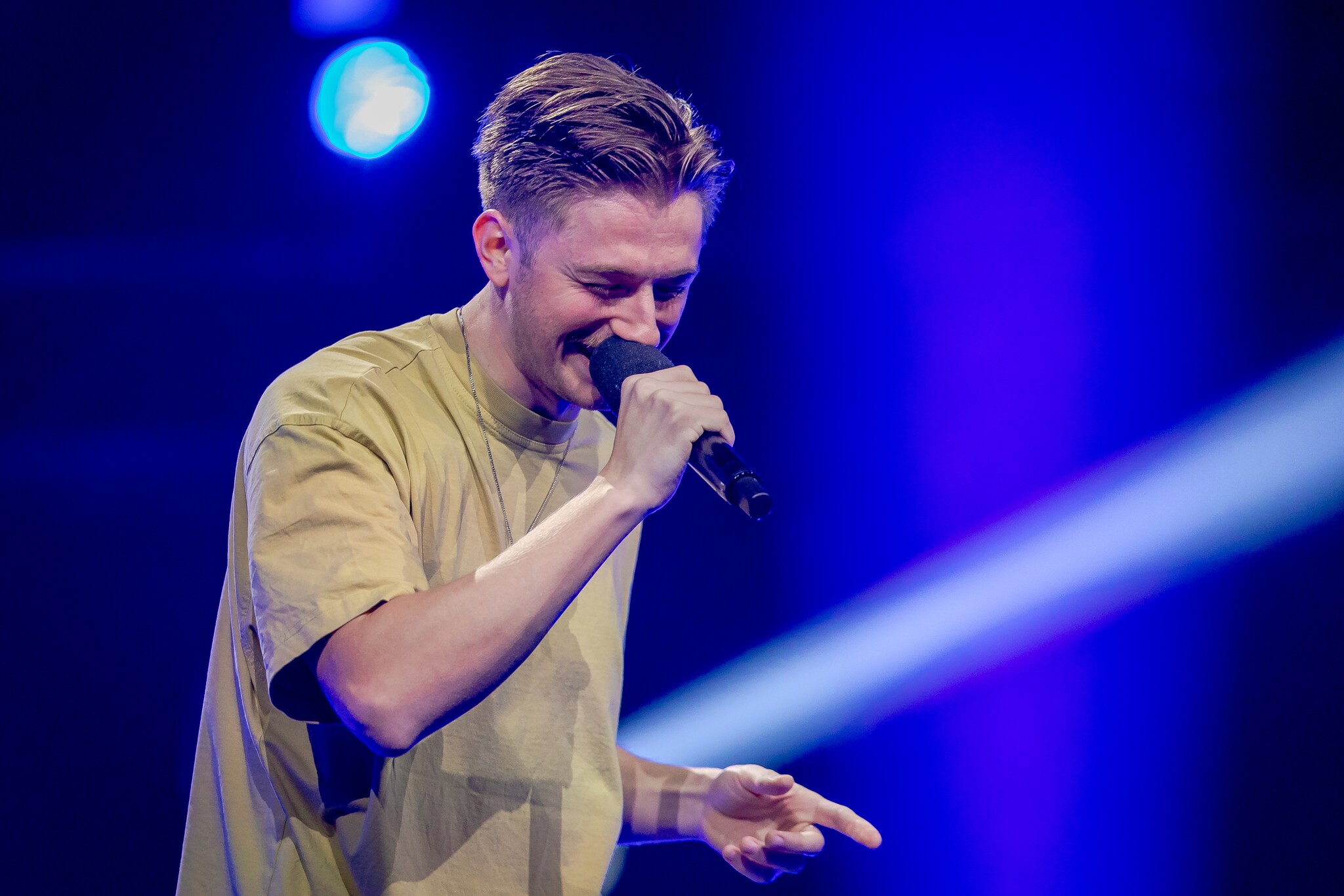 Her går Adrian fra Brandal videre i «The Voice»