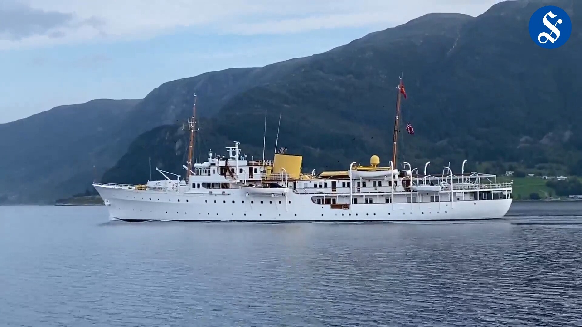 Kongeskipet På Plass På Sunnmøre Med Kongelige Ombord - Driva.no