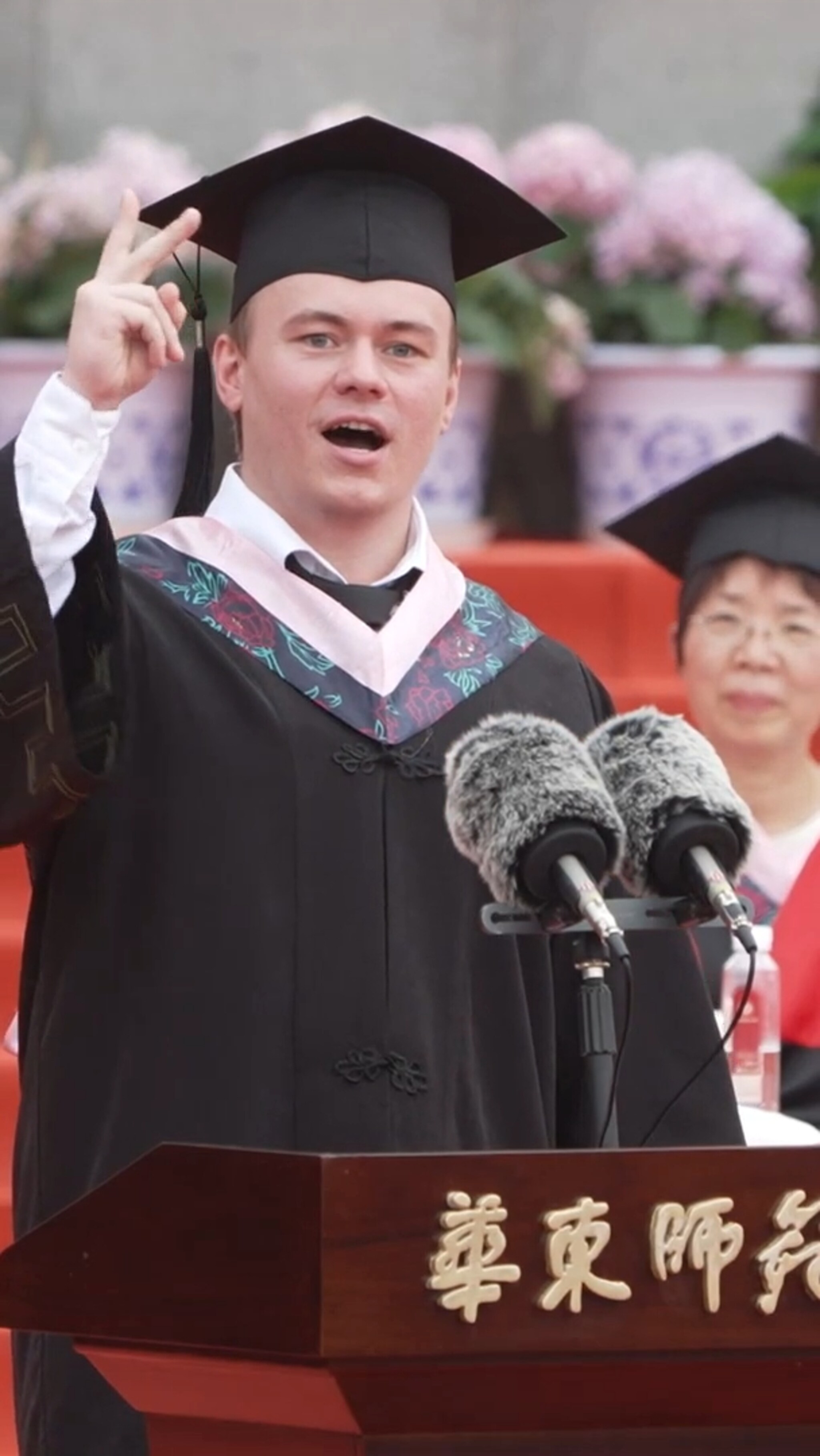 Ole (26) holdt tale på kinesisk toppuniversitet