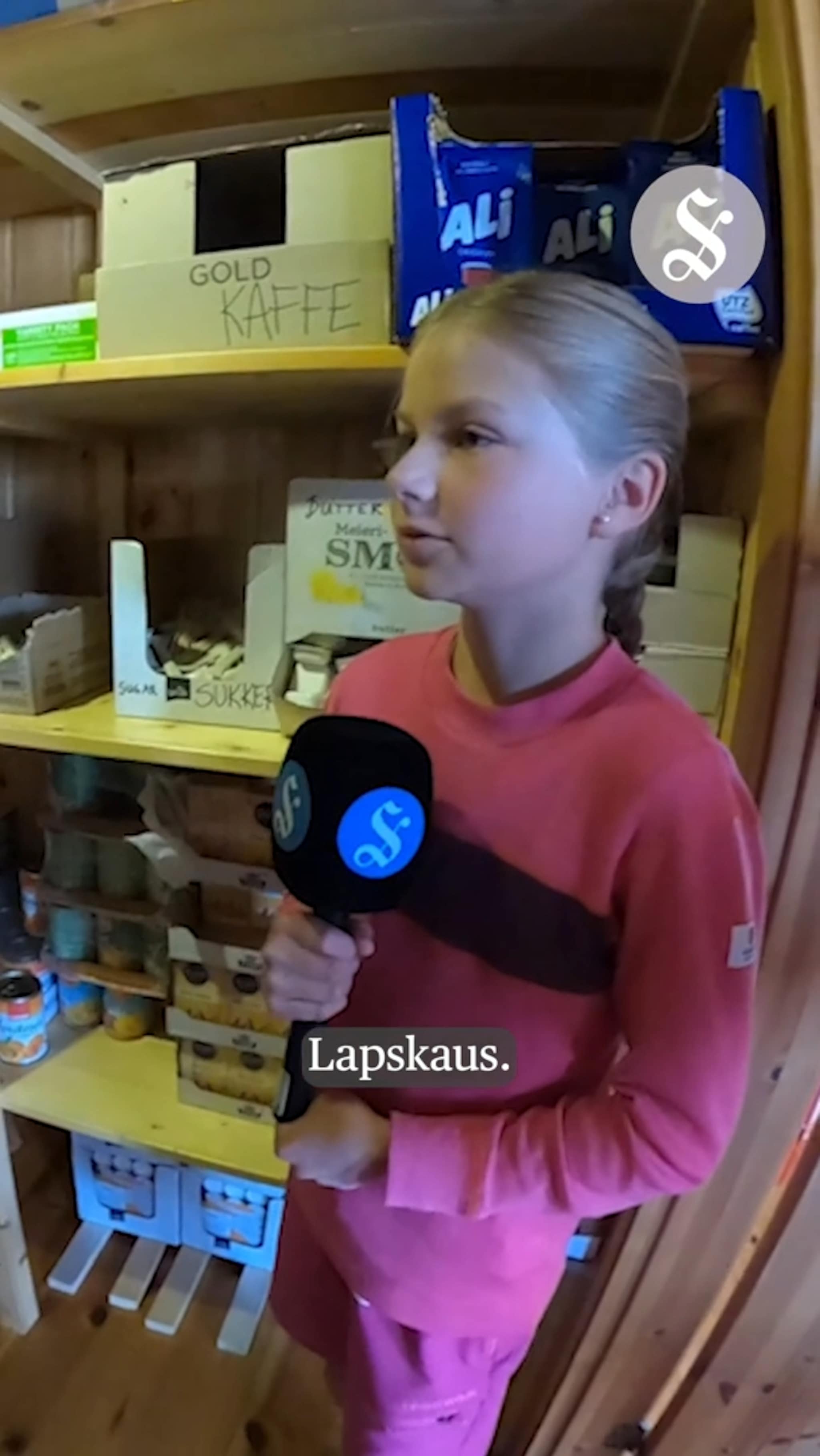 Får omvisning av Laura (10) fra Ålesund